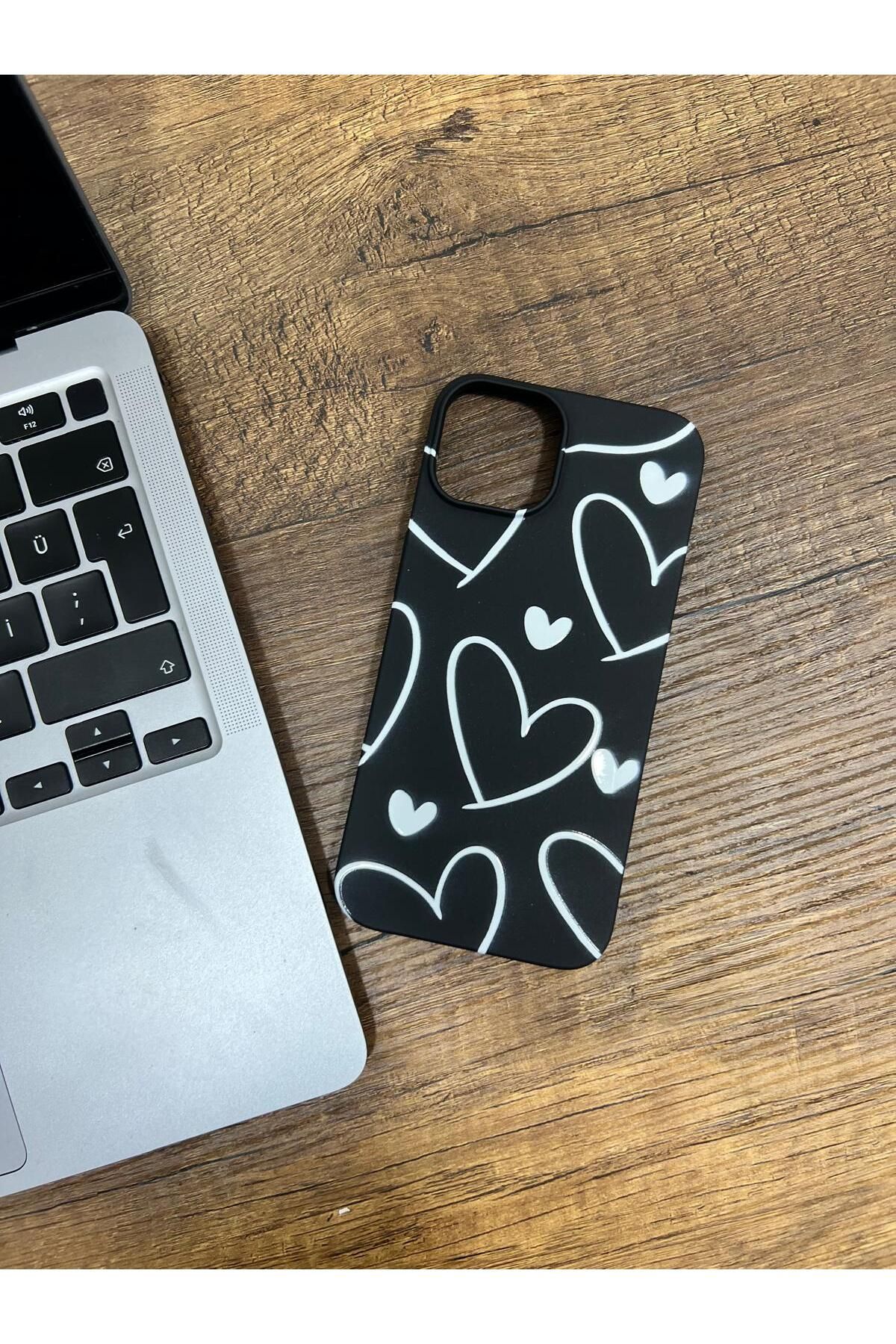 HZR Iphone 14 Siyah Büyük Beyaz Kalp Desenli Silikon Kılıf