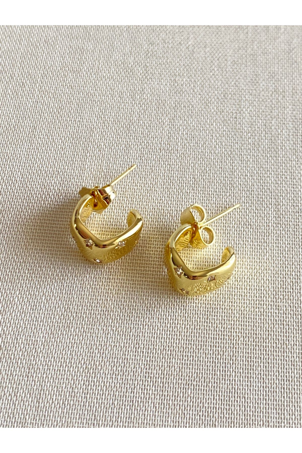 FIERA JEWELRY Zirkon Taşlı Yıldız Detay Kadın Gold Çelik Küpe