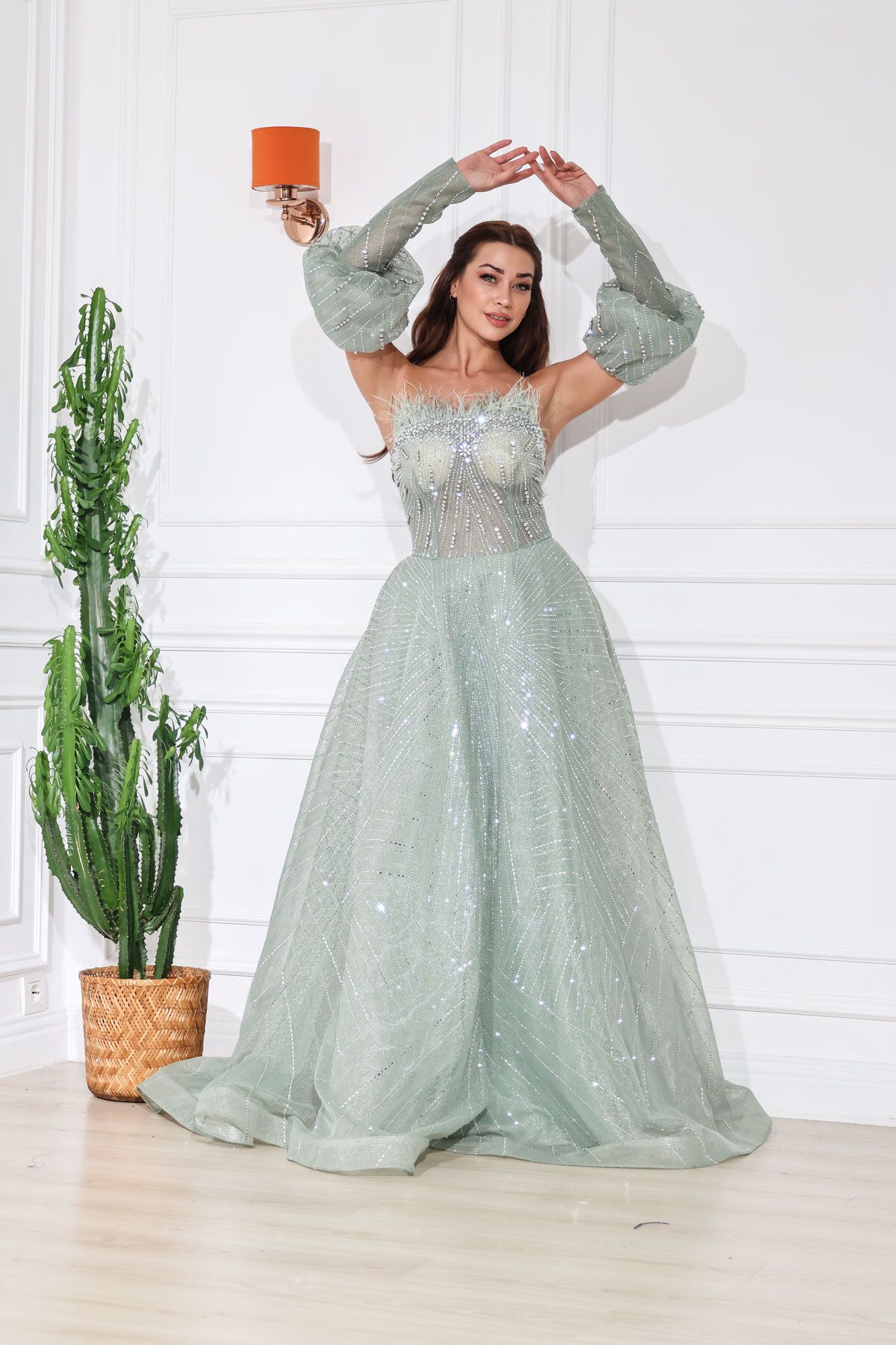 DeeD Boutique Pullu Tül ve Tüy Detaylı Abiye Elbise