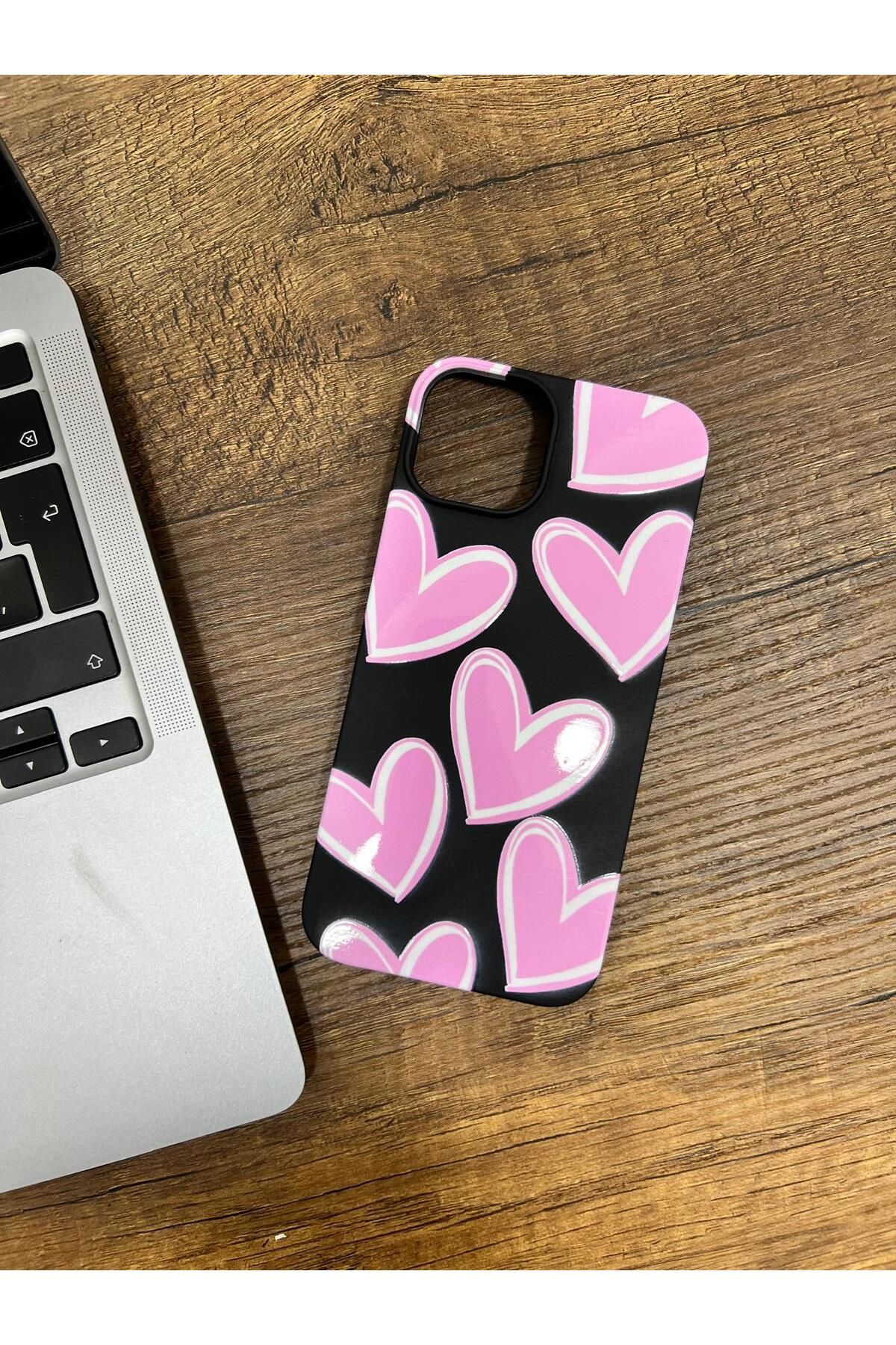 HZR Iphone 15 siyah Büyük Pembe Kalp Desenli Silikon Kılıf