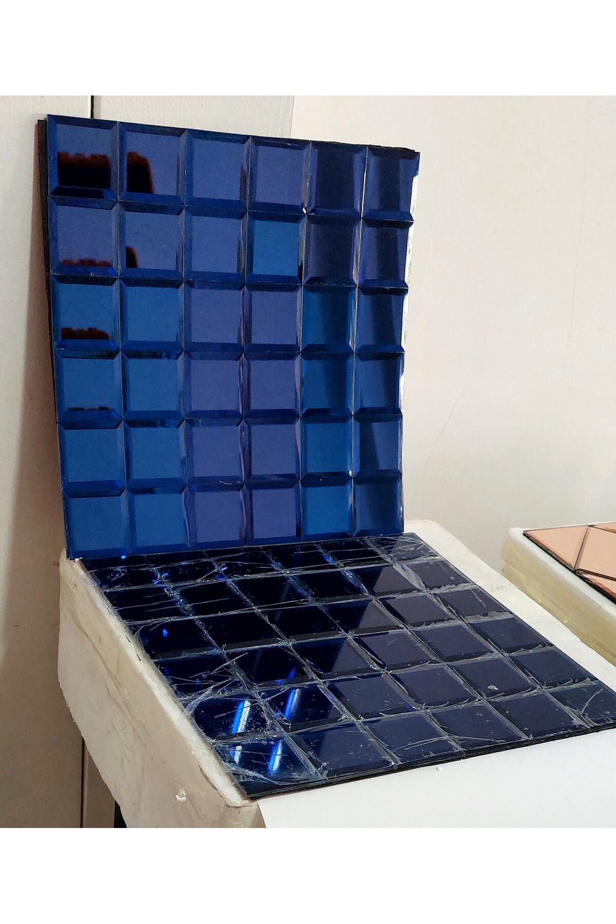 ea-br6 KURŞUN GEÇİRMEZ BİZOTELİ AYNA 30x30 K.MAVİ 9 ADET