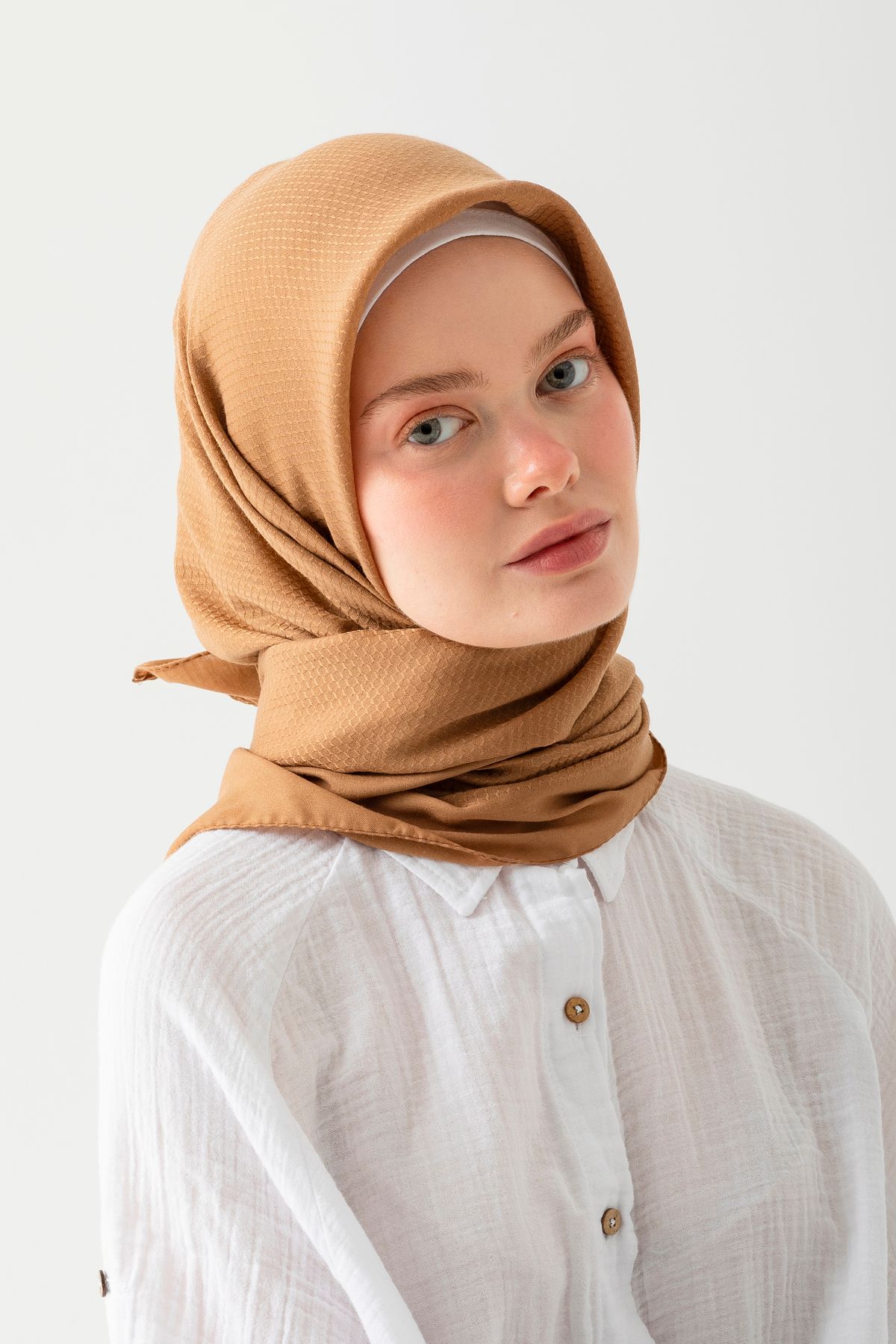 Wega Moda Pamuk Jakar Eşarp, Doğal Ve Şık Görünüm, Jakarlı Pamuk Eşarp, Soft Pamuk Eşarp.