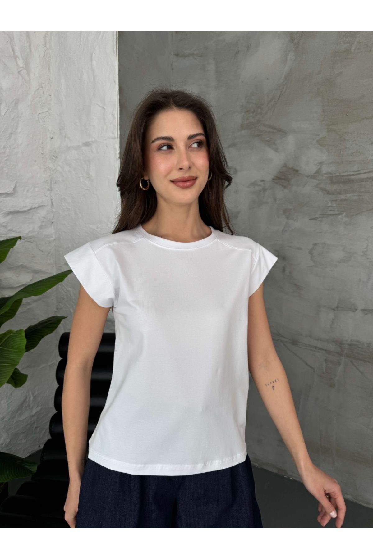 Elif Özbey Butik Beyaz Ay Kol Basic Tshirt