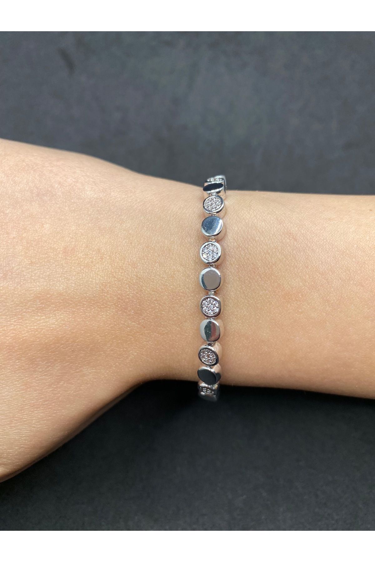 Jiji Jewelery 1. Sınıf VİP Seri Gümüş Renk Daire Model Paslanmaz Çelik Bileklik 17 cm / çıkarılabilir ek 4 cm