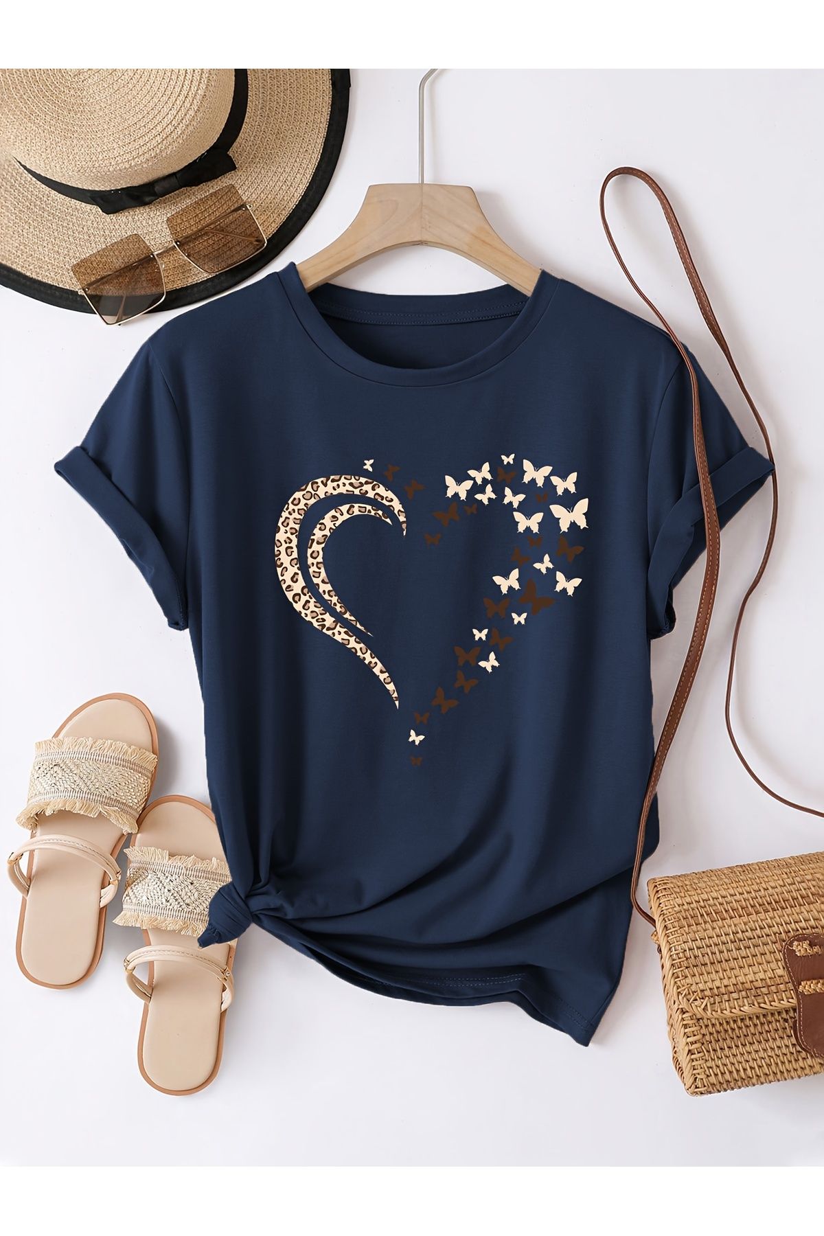 uyguntarz Unisex Leopar Kelebekli Kalp Tasarım Basklı Tshirt