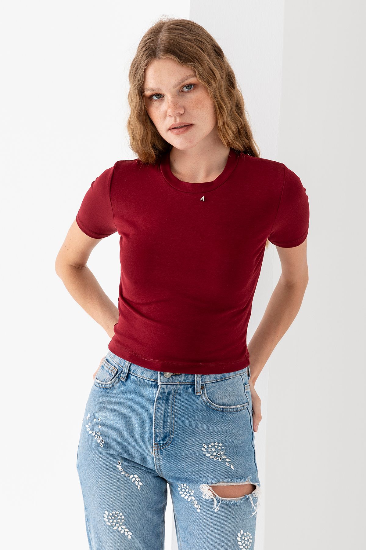 GİYSA Kadın Bisiklet Yaka A Aksesuarlı Crop T-Shirt Bordo - 25792