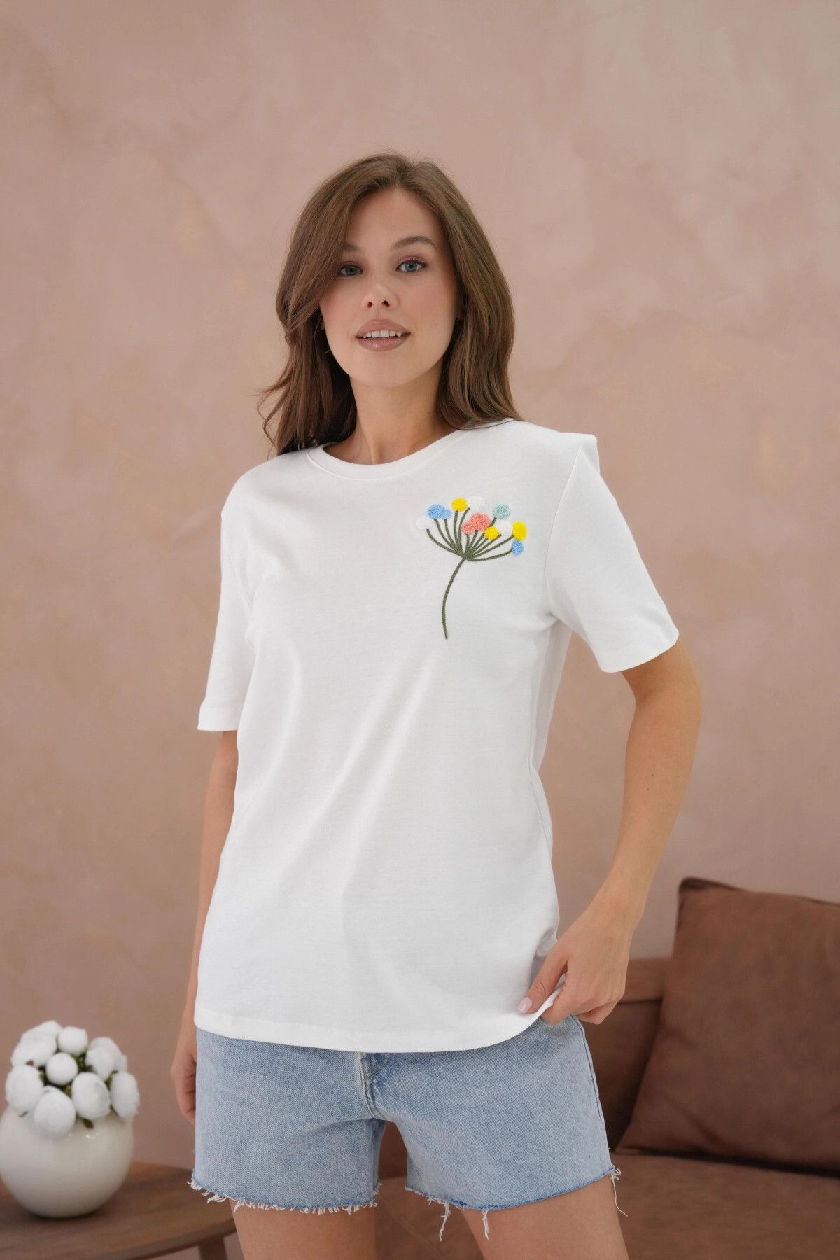Park Karon Nakış İşlemeli Kısa Kol Basic T-Shirt