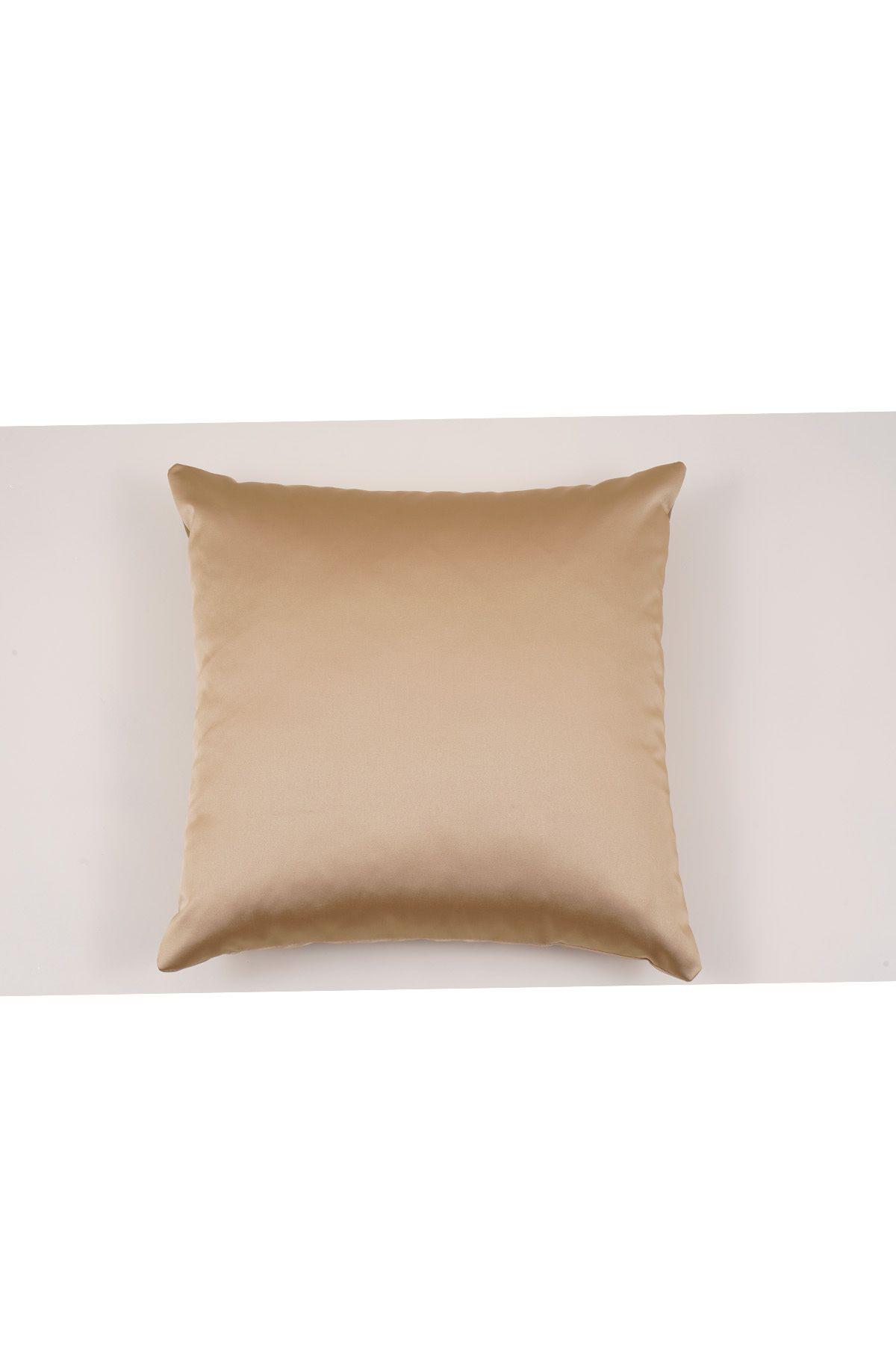 Home HİLTON 50X50 GOLD KARE KIRLENT KILIFI