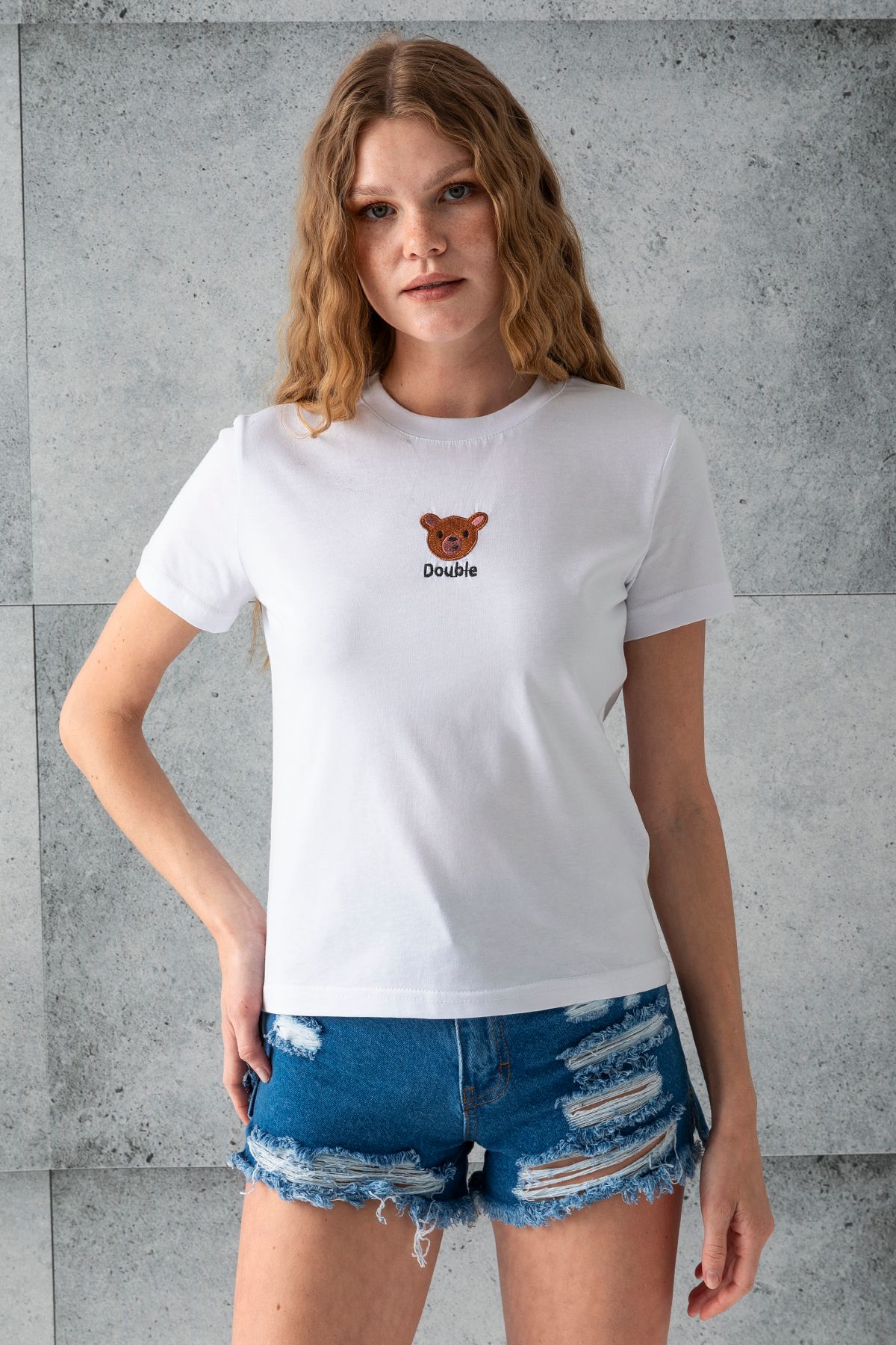 GİYSA Kadın Bisiklet Yaka Ayıcık Nakışlı %100 Pamuklu T-Shirt Beyaz - 25786
