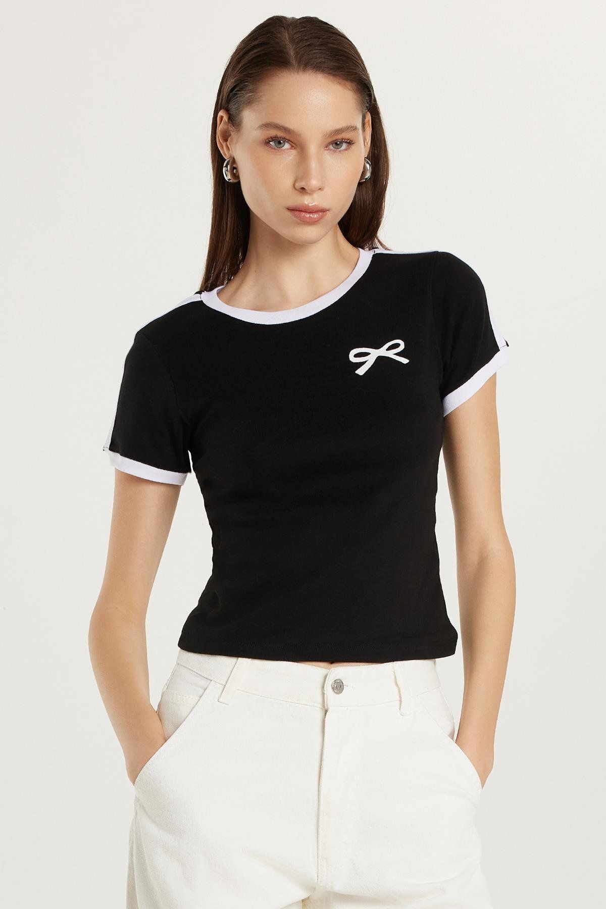Tudors Kadın Slim Fit Dar Kesim %100 Pamuk Kısa Kollu Bisiklet Yaka Baskılı Siyah Tişört