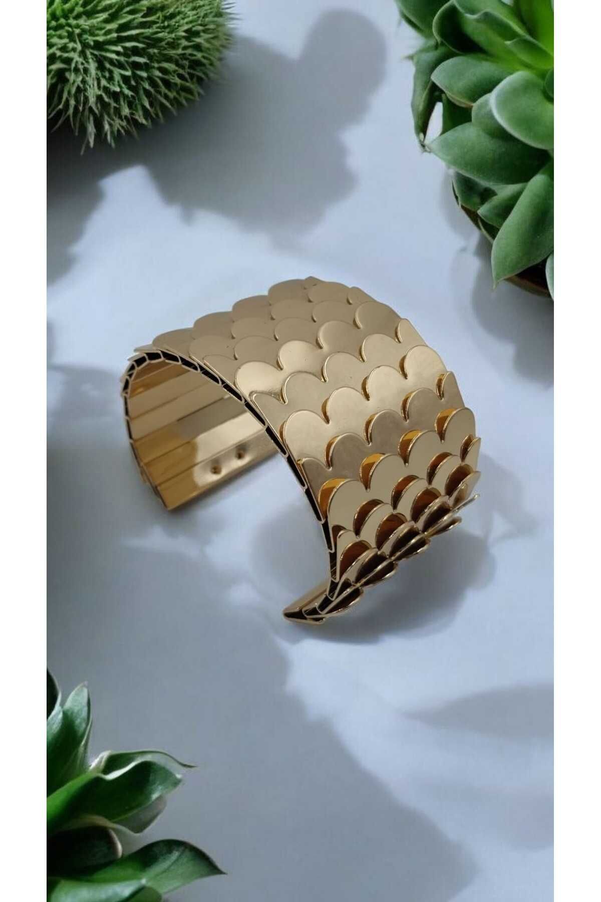Yaseminli Butik Gold Renk Pullu Balık Sırtı Kelepçe Bileklik