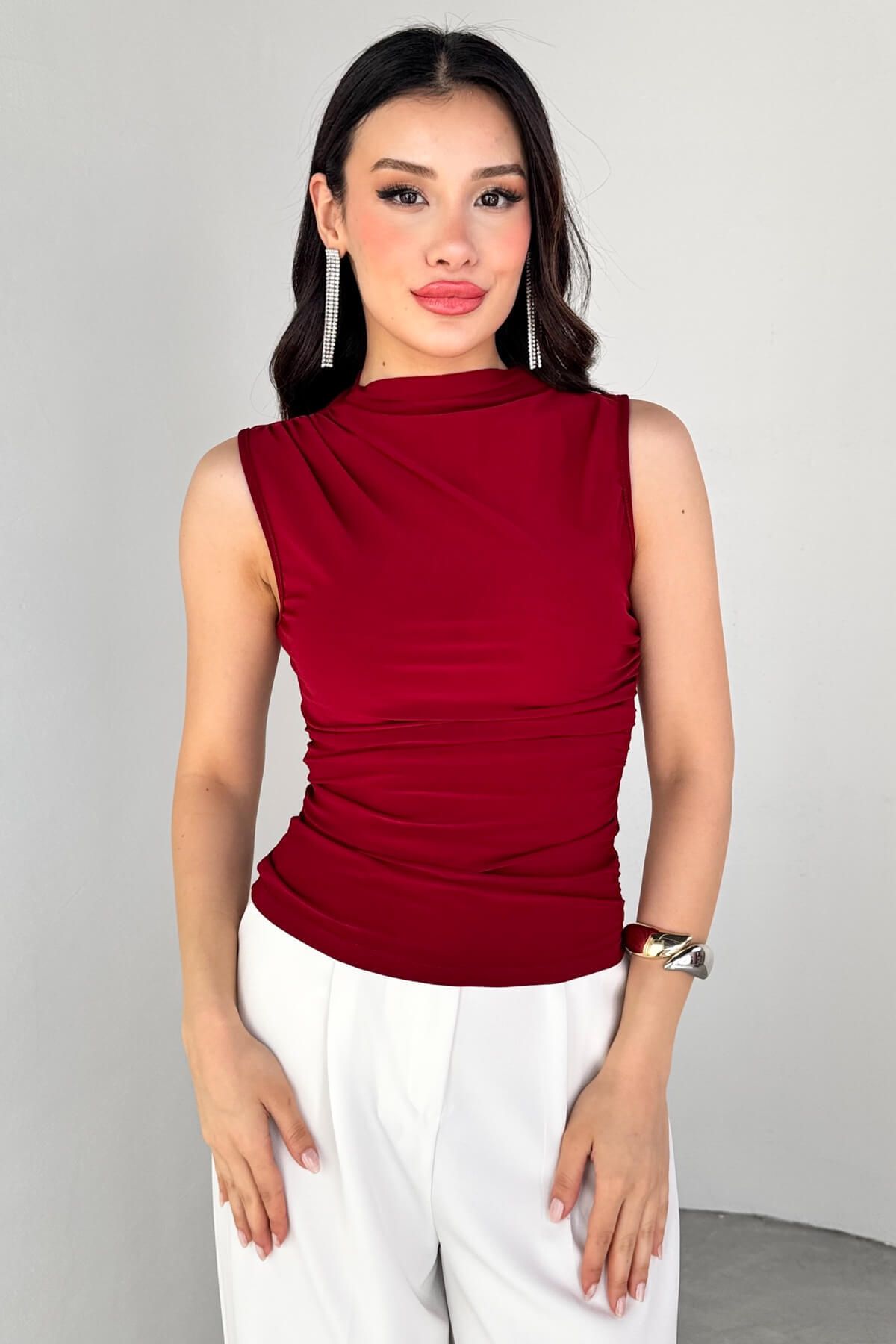 Cappmoda BLZ-13431 Bordo Omuz Büzgülü Sıfır Kol Sandy Kumaş Bluz