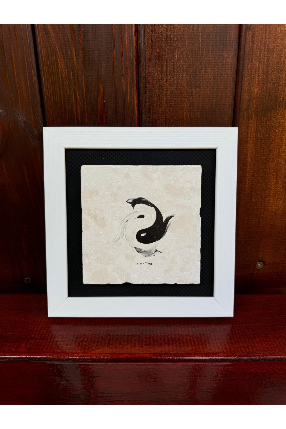 Butik Beyaz Çerçeveli, Deri Alt Tabanlı UV Baskılı Taş Çerçeve 16x16 cm (YinYang Desen)