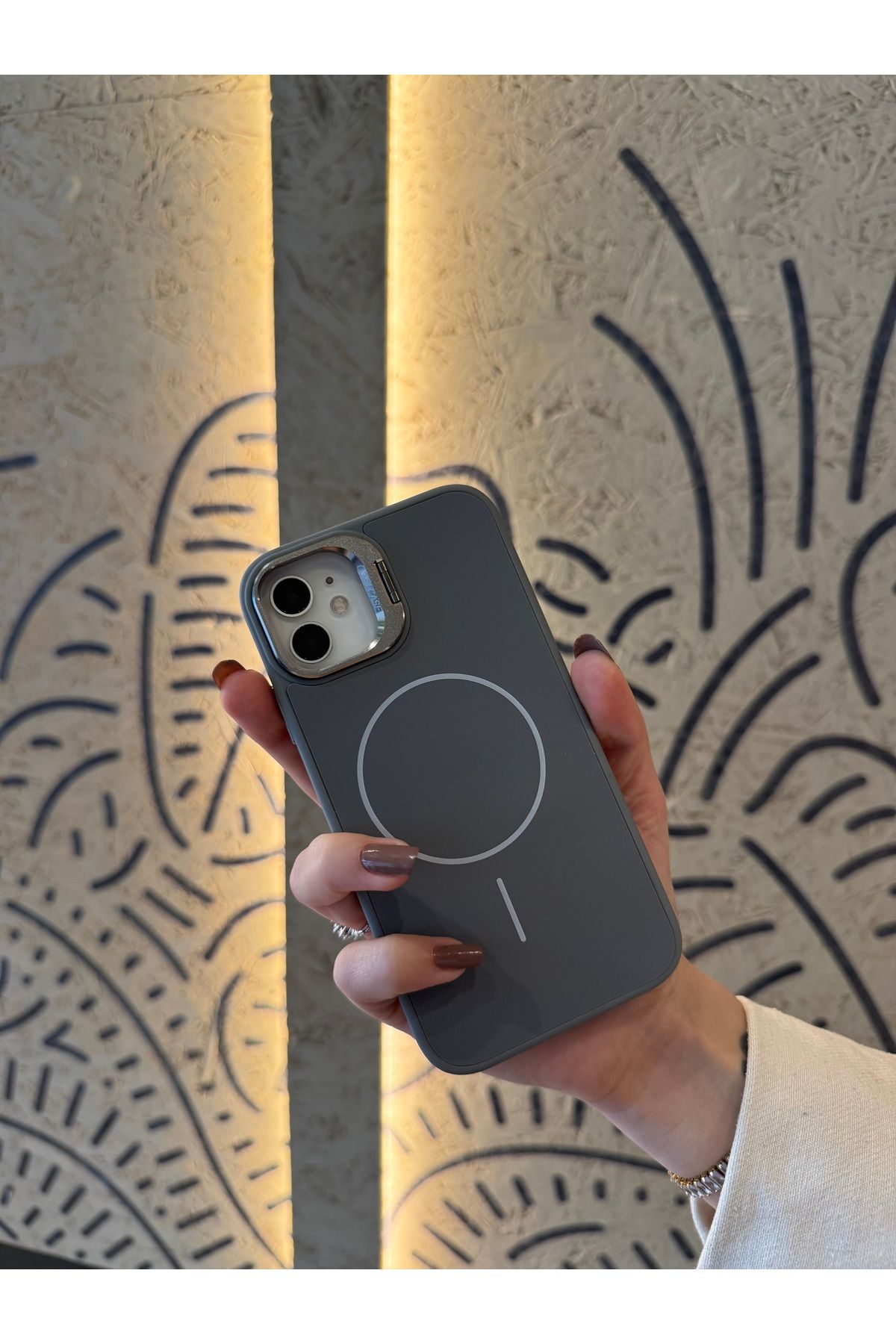 Mois Case İPhone 11 uyumlu ince Magsafe çizgili metal kamera çerçeve Standlı gri kılıf