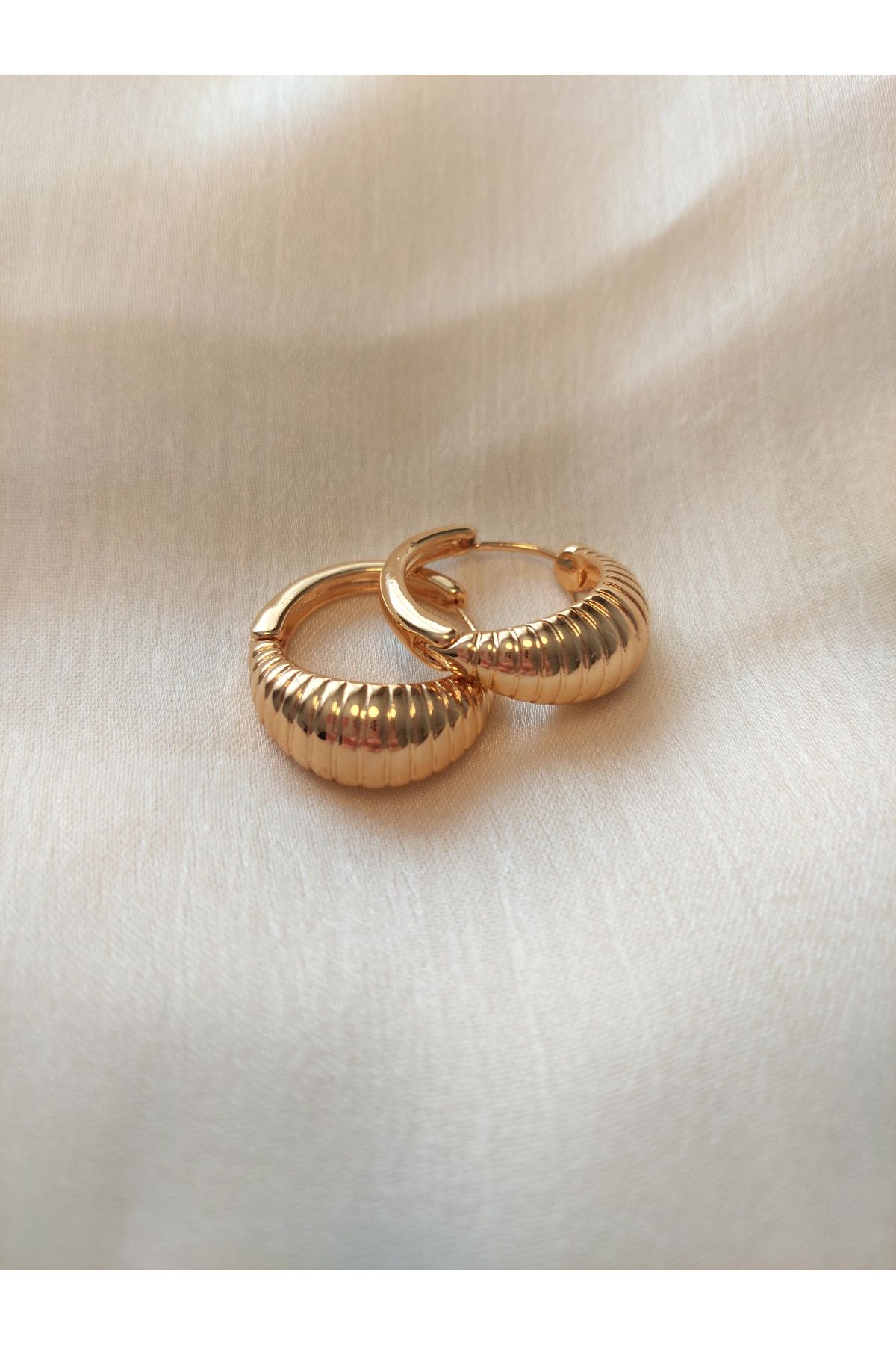 Lucetta Jewelry Luna Küpe