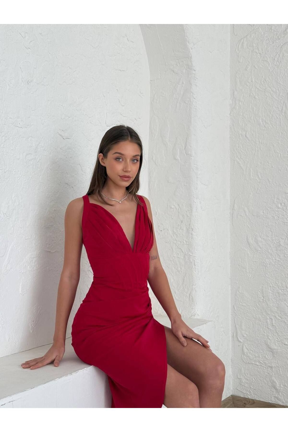 Lady Pixie Korseli Eteği Büzgülü Yırtmaç Detaylı Elbise