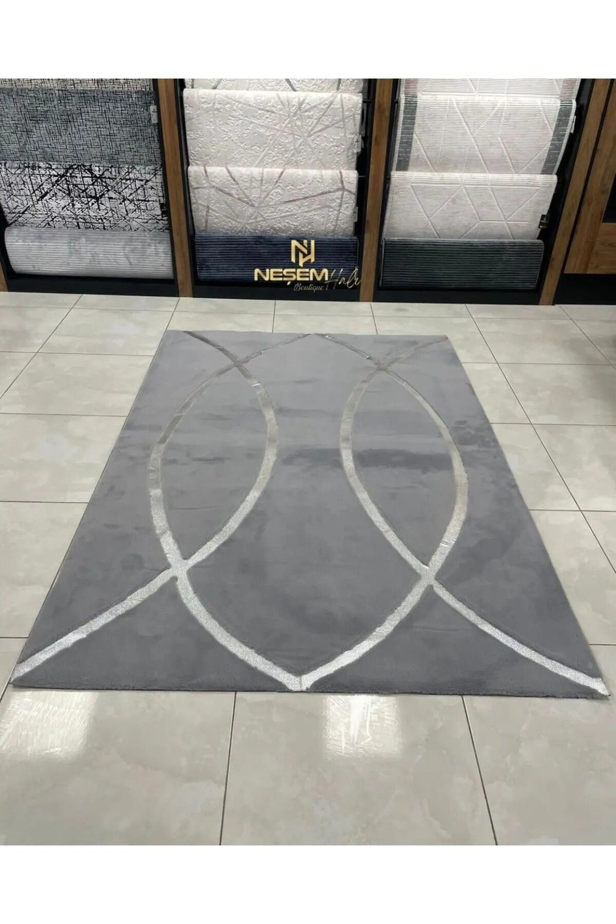 Neşem Halı Boutique özel tasarım peluş gri gümüş varaklı deri halı.