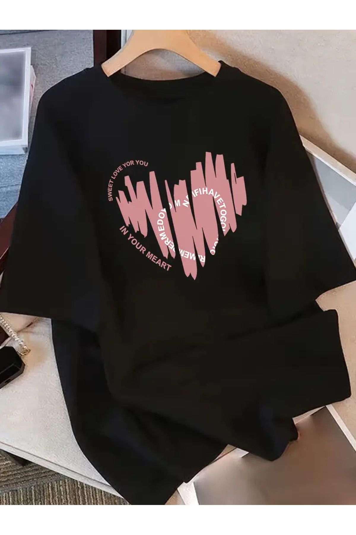LAND MODA Kadınlar için Pembe Kalp Desenli Rahat T-Shirt - "BEN KADIN" Tasarımı