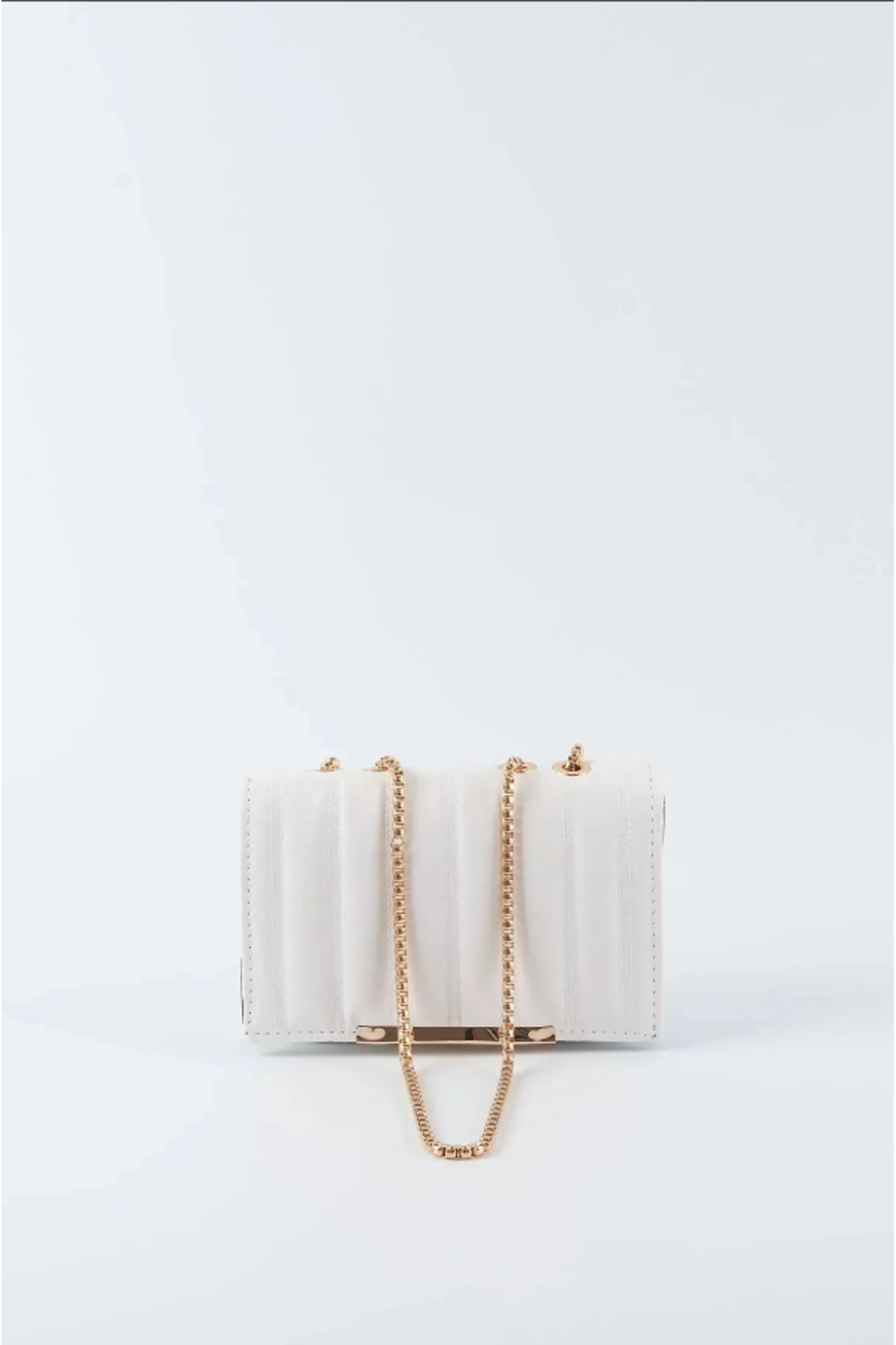 Tugchic Bags Kadın Beyaz Renk Zincirli Ve Gold Detaylı Şık Çanta