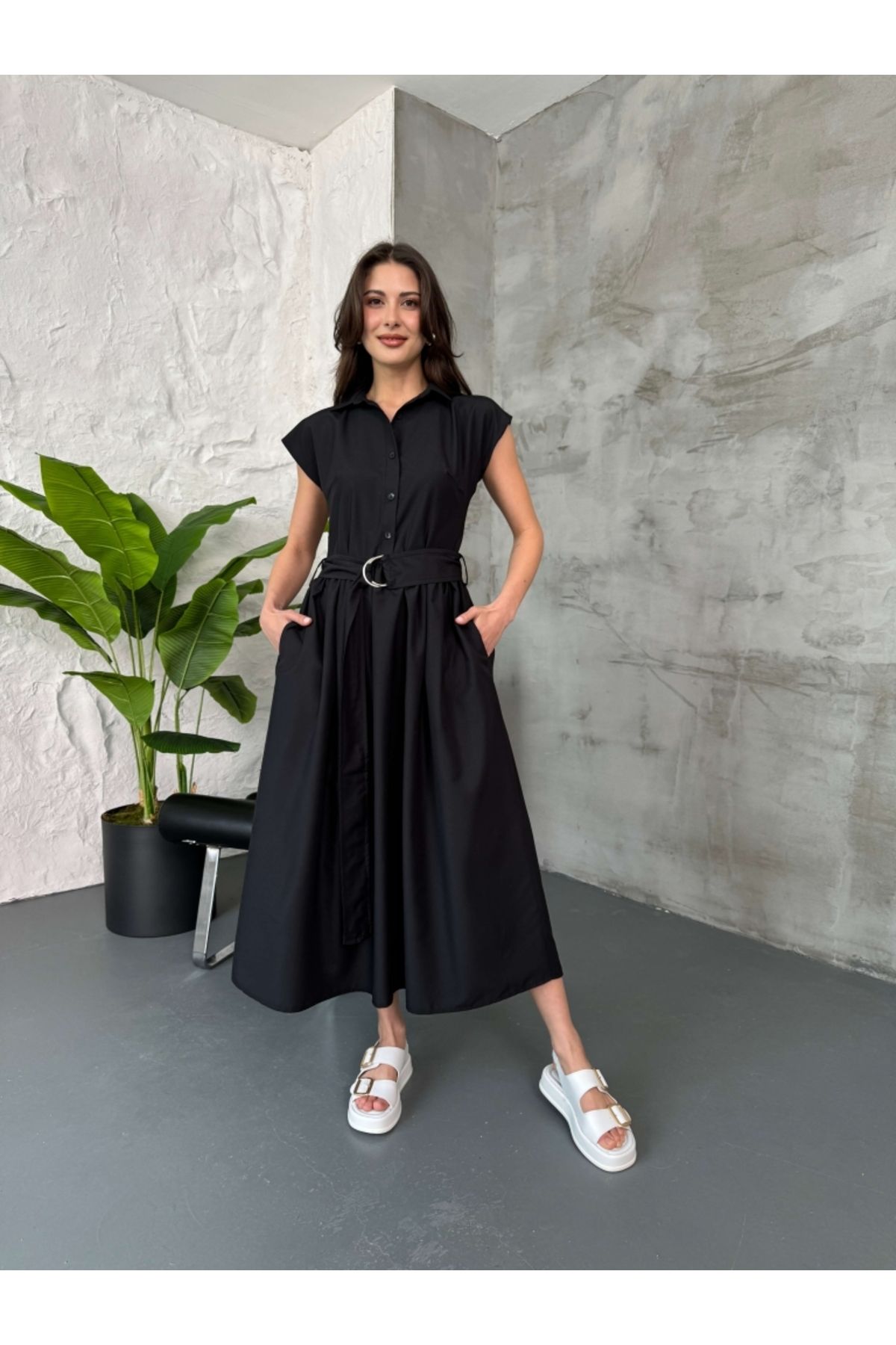 Elif Özbey Butik Siyah Polo Yaka Kuşaklı Elbise