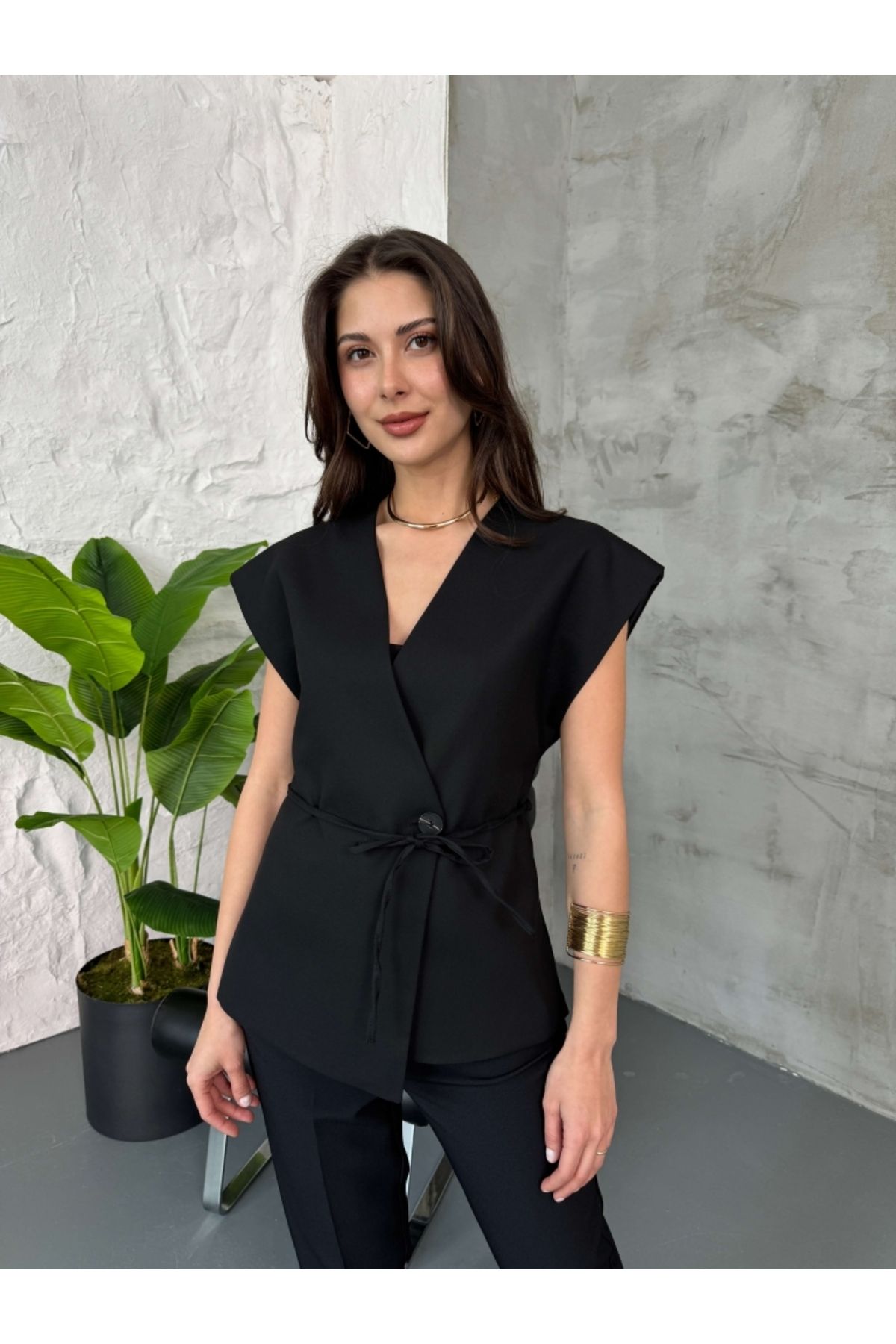 Elif Özbey Butik Siyah Tasarım Tek Düğmeli Yelek