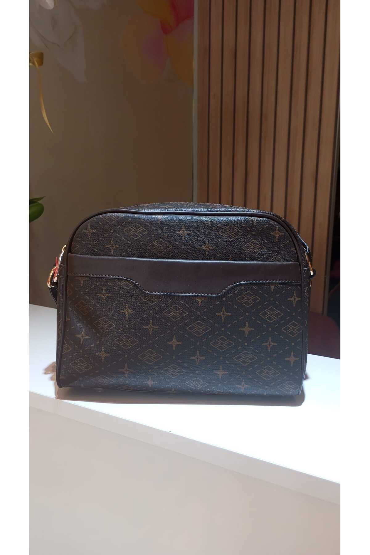 Butik ÇAPRAZ ASKILI EL VE OMUZ ÇANTASI