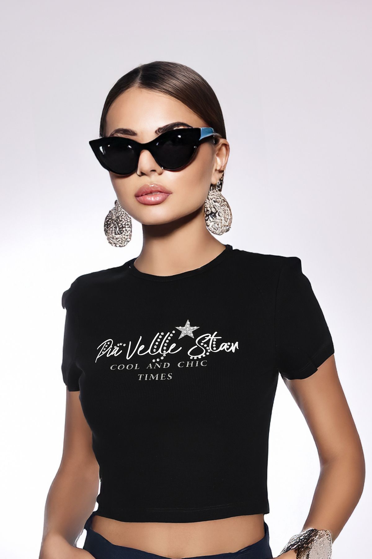 Pia Velle Siyah "Pia Velle Star" Yazılı Crop Kadın Tişört - Cool and Chic Times - Pia Velle