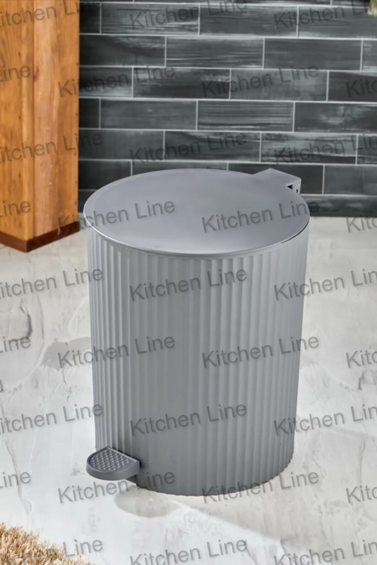 Kitchen Line PEDALLI, ÇİZGİLİ YUVARLAK MODEL BANYO/MUTFAK ÇÖP KOVASI 8LT ANTRASİT