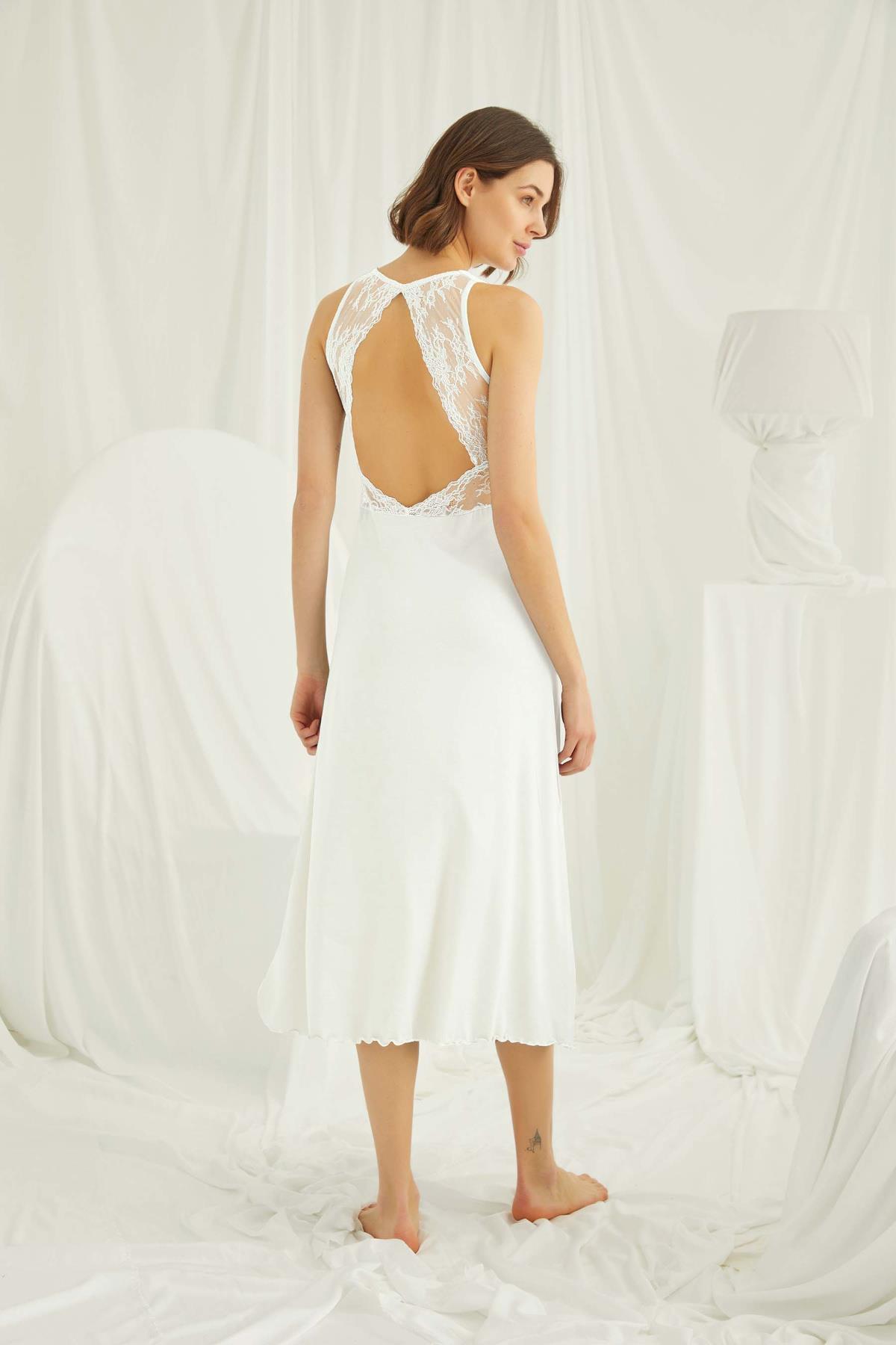 MONAMİSE Göğüs ve Sırt Dekoteli Brode Dantelli Yırtmaçlı Gecelik