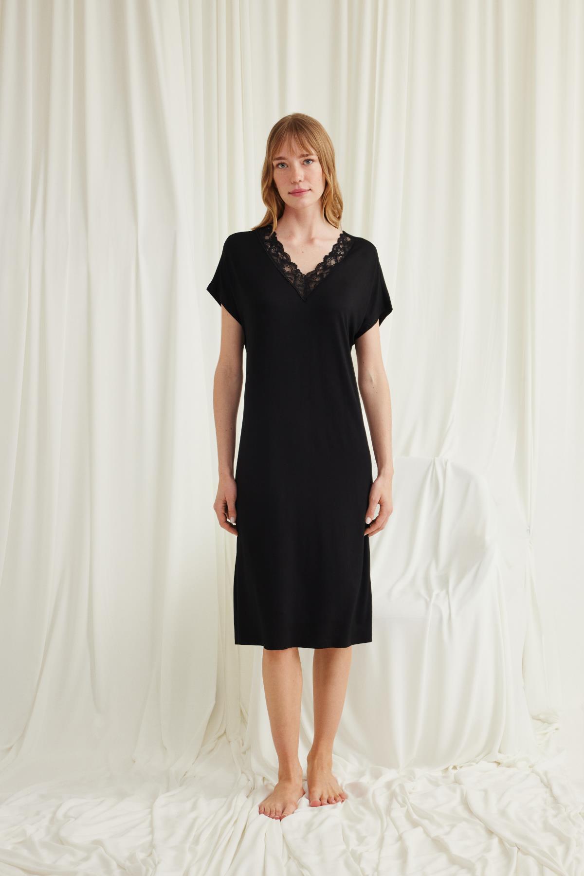 MONAMİSE Yakası Dantelli Kısa Kollu Gecelik