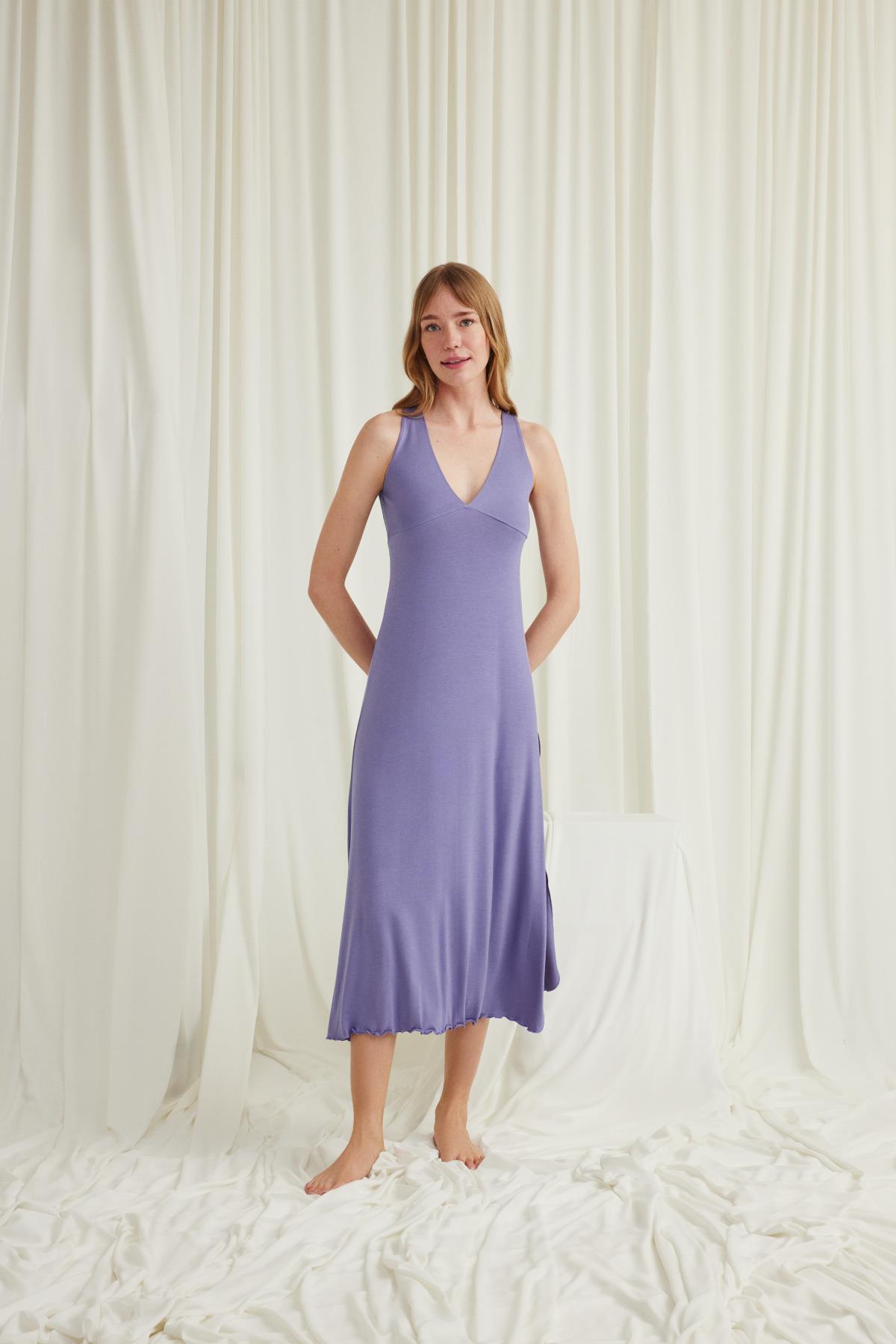 MONAMİSE Yakası ve Sırtı Dekolteli Dantelli Yırtmaçlı Gecelik