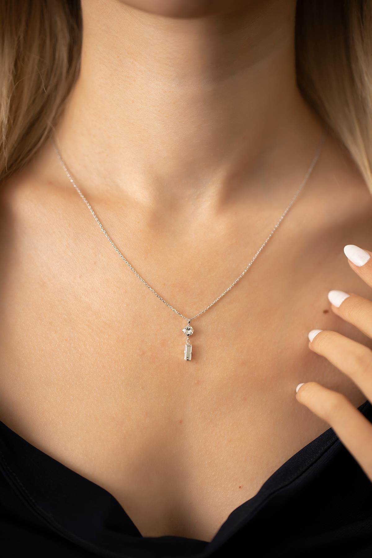Ninova Silver Çubuk ve Tektaş Model Gümüş Crystal Kolye
