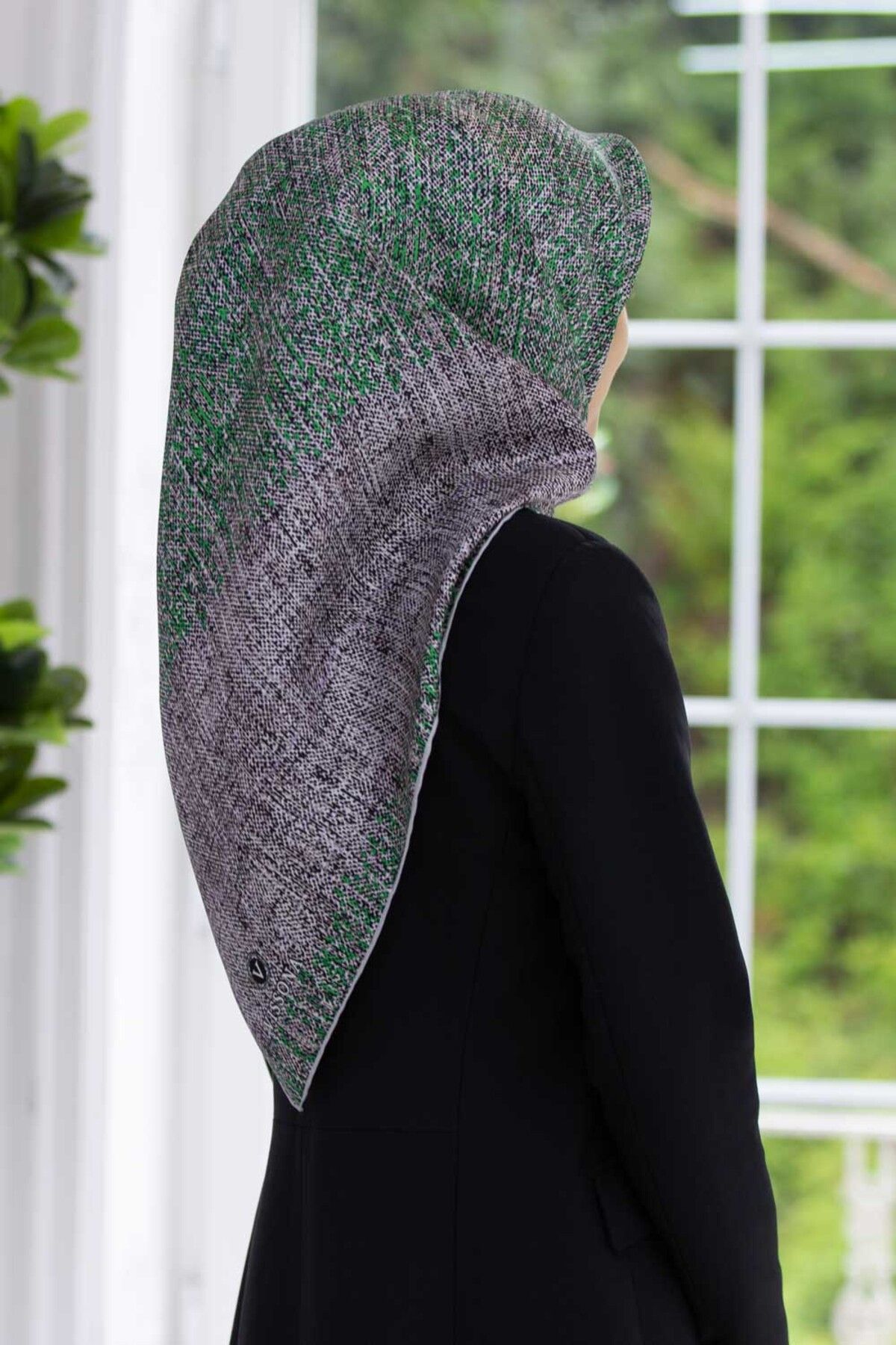 Vissona %100 Twill İpek Dokulu Desen Benetton Yeşili - Sütlü Kahve Renkli 90x90 Eşarp Kenar Dikiş Şekli El D