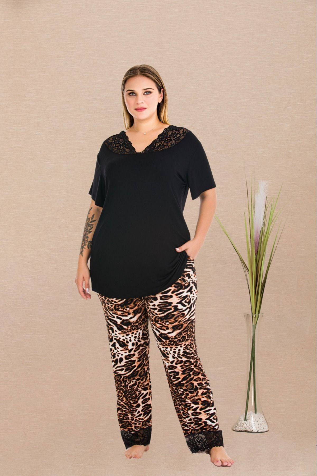 Lady Lingerie Kısa Kollu,V Yakalı,Leopar Desenli Battal Beden Kadın Pijama Takımı
