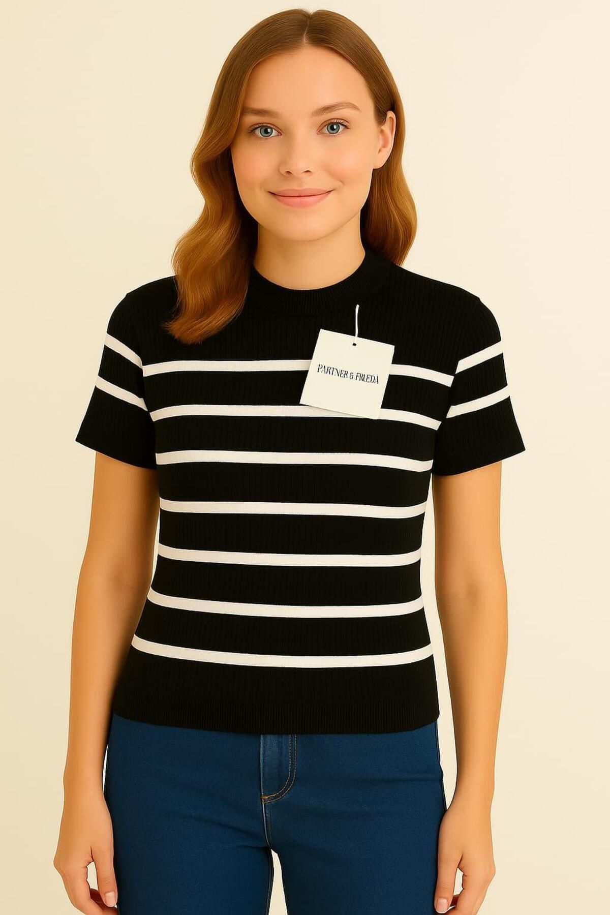 Butik Çizgili Kısa Kollu Crop