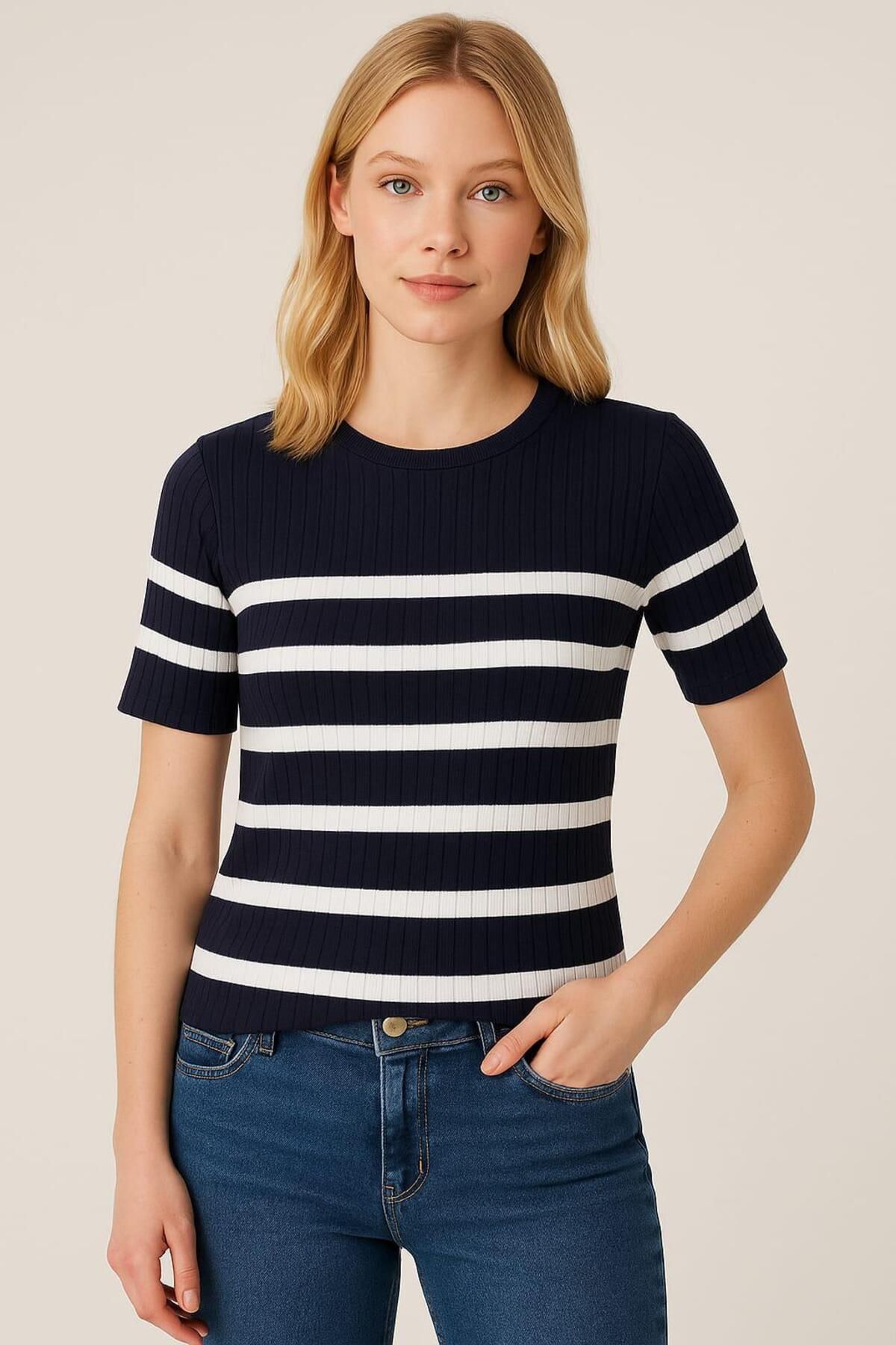 Butik Çizgili Kısa Kollu Crop