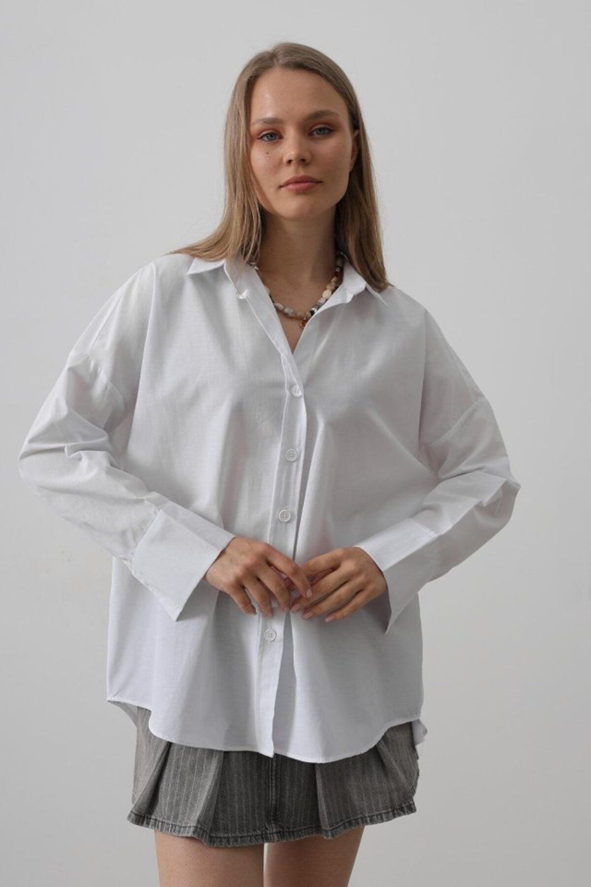 VELİZADE Kadın Konfor Modeli Beyaz Manşetli Polo Yaka Pamuklu Oversize Uzun Kol Lüks Tunik Gömlek Tesettür