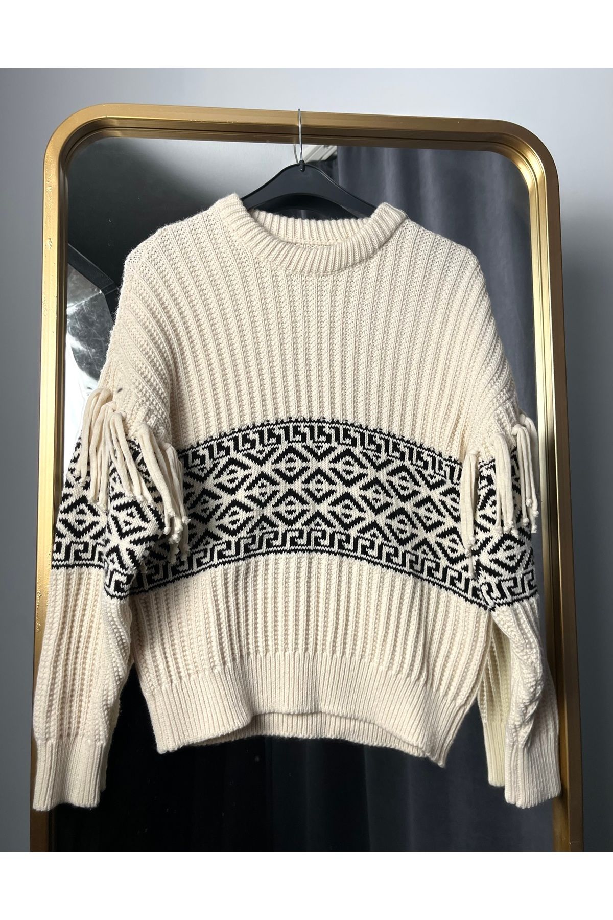 S&B SWEET BOY Kadın Kolu Püskül Detaylı Krem Renk Örme Kazak