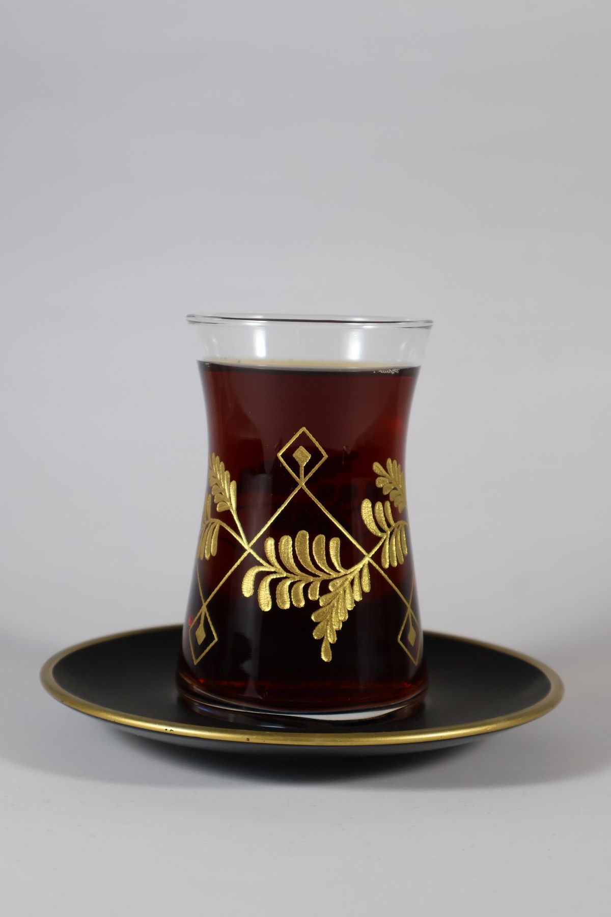 Campiri DİŞBUDAK SERİSİ 12 PARÇA 6 KİŞİLİK ÇAY TAKIMI GRAVÜR (OYMA - KAZIMA) SANATININ İNCELİKLERİYLE