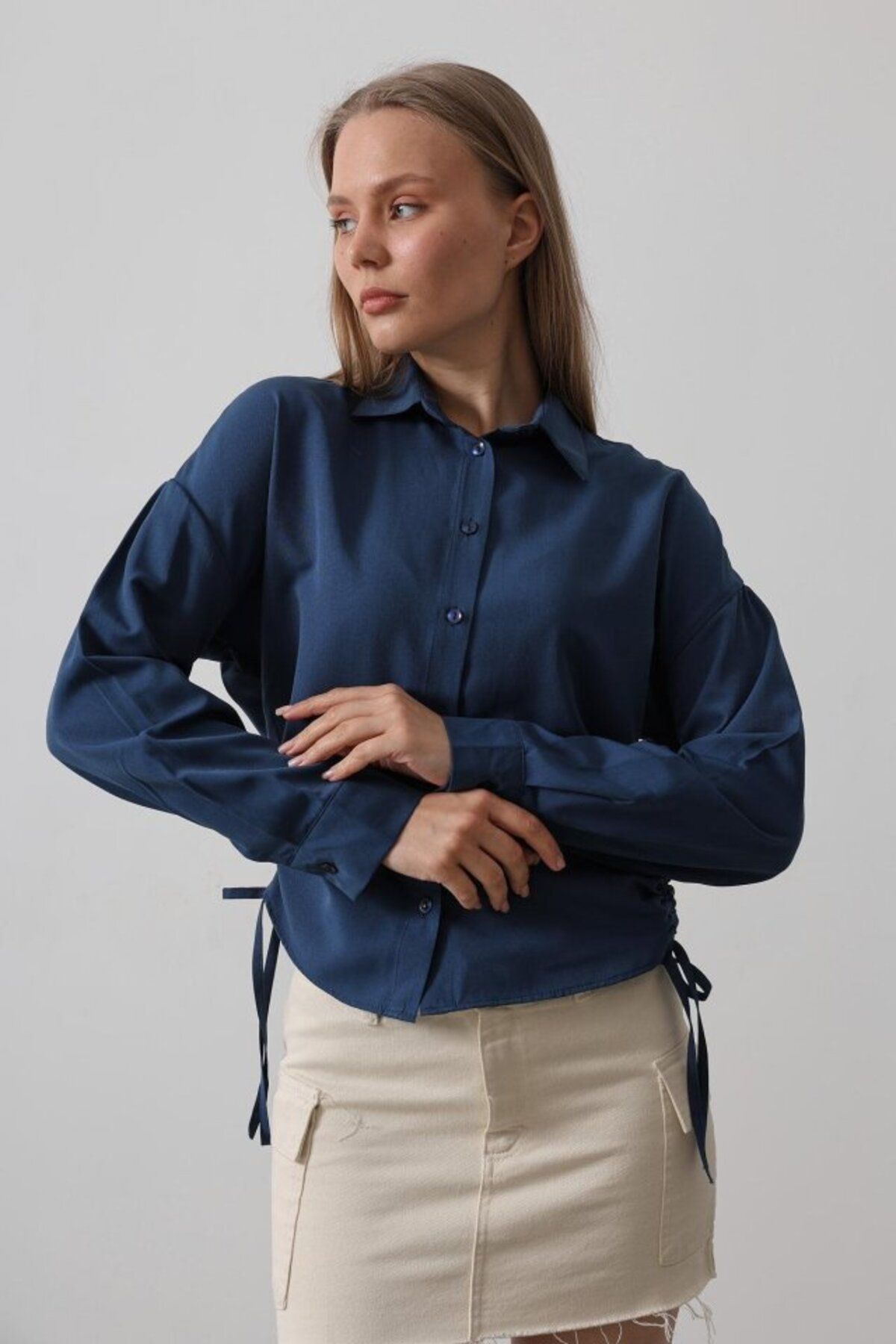 VELİZADE Kadın Konfor Modeli Yeni Sezon Bele Oturan Yanı Büzgülü Slim Fit Dar Kesim Viskon Kumaş Gömlek