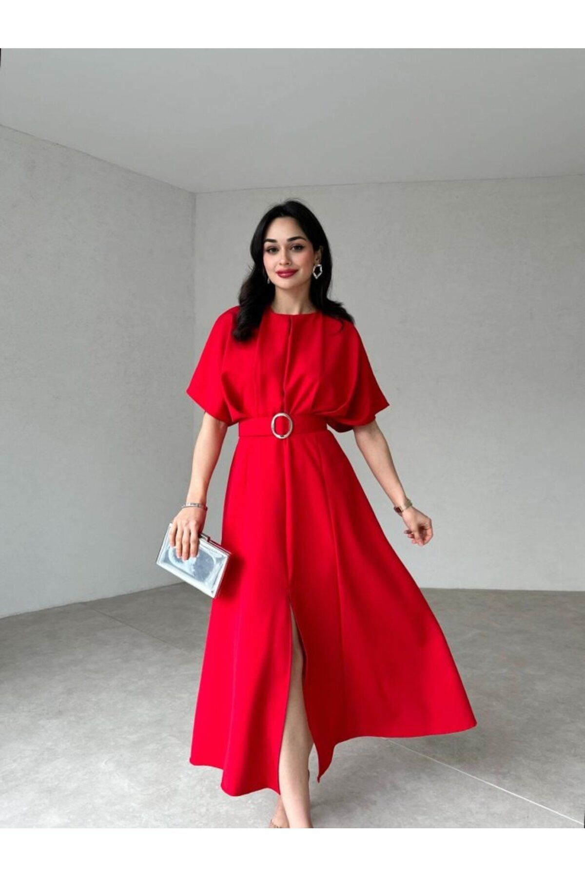 ARZFASHION Kemer Detaylı Yırtmaçlı Piliseli Midi Elbise