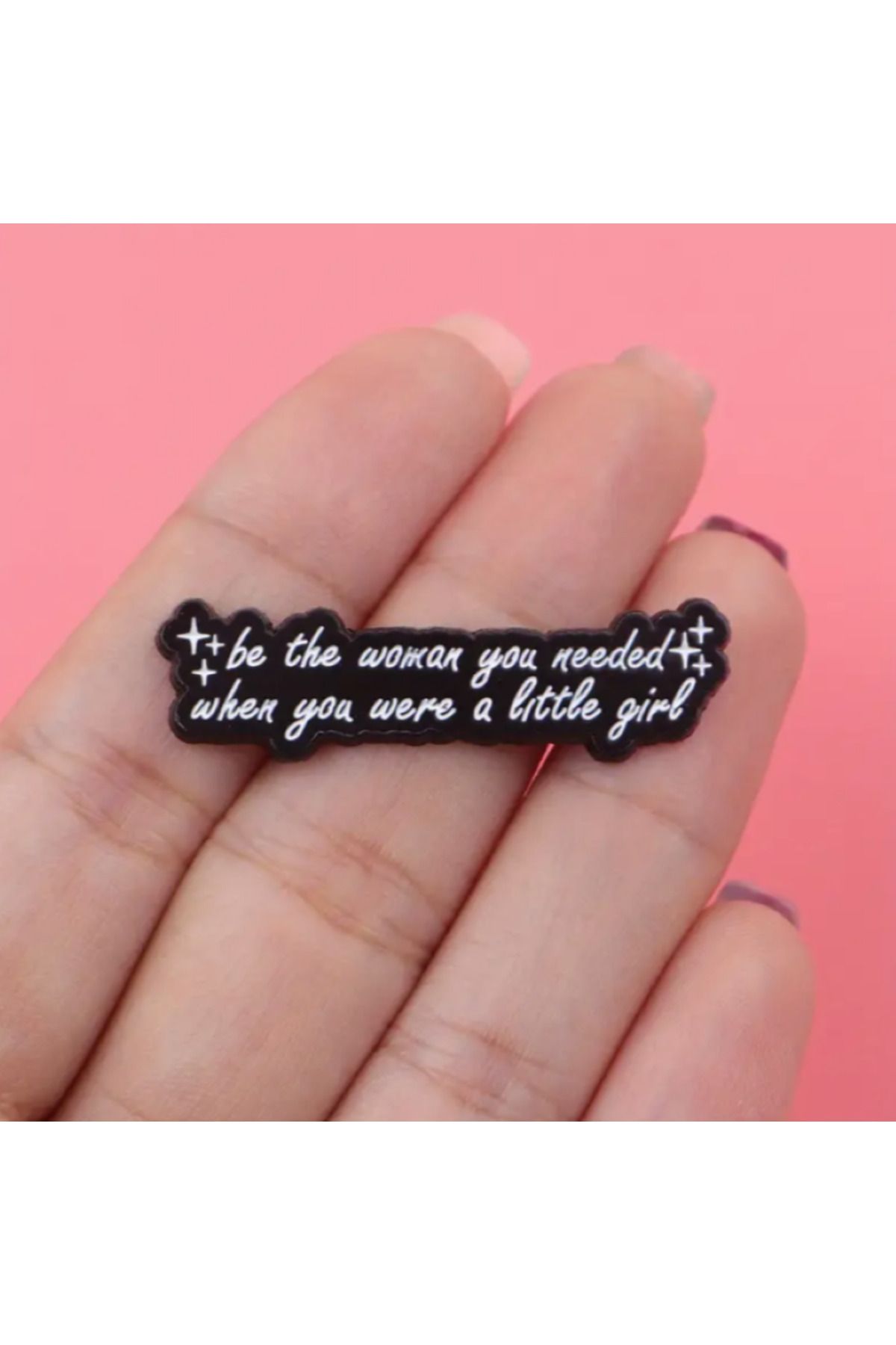 MAURA LIYUZA "Be The Woman You Needed When You Wee A Little Girl" Yazılı Tasarım Broş