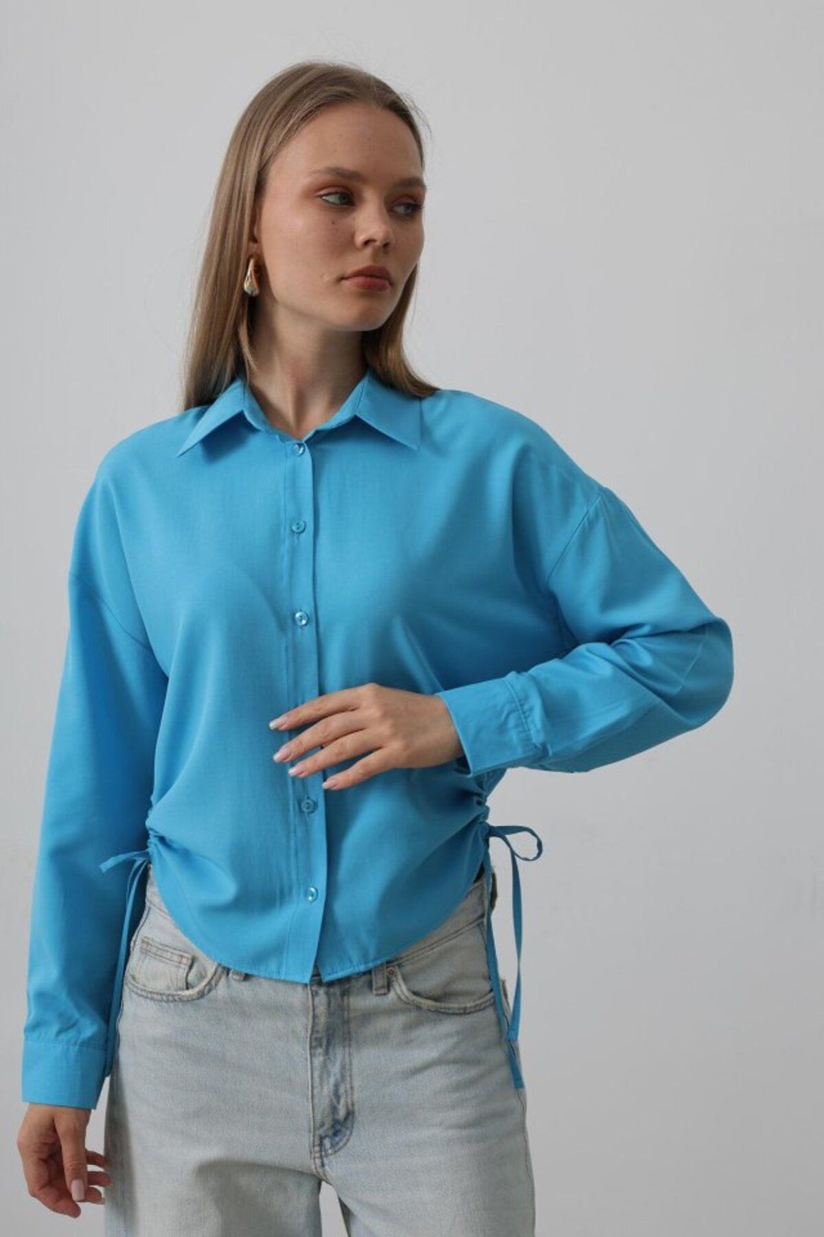 VELİZADE Kadın Konfor Modeli Yeni Sezon Bele Oturan Yanı Büzgülü Slim Fit Dar Kesim Viskon Kumaş Gömlek