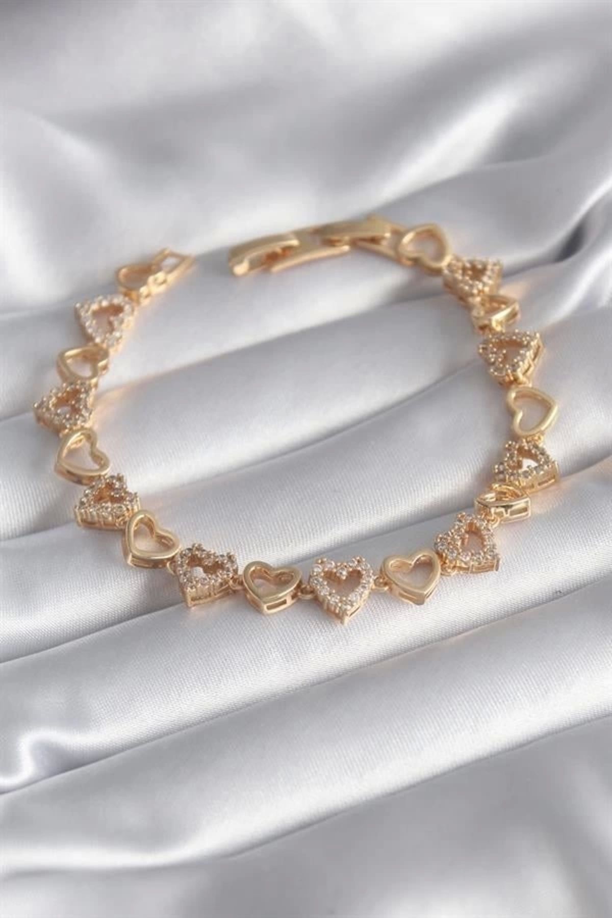 Lale Moda Pirinç Gold Renk Zirkon Taşlı Kalp Model VIP Seri Kadın Bileklik