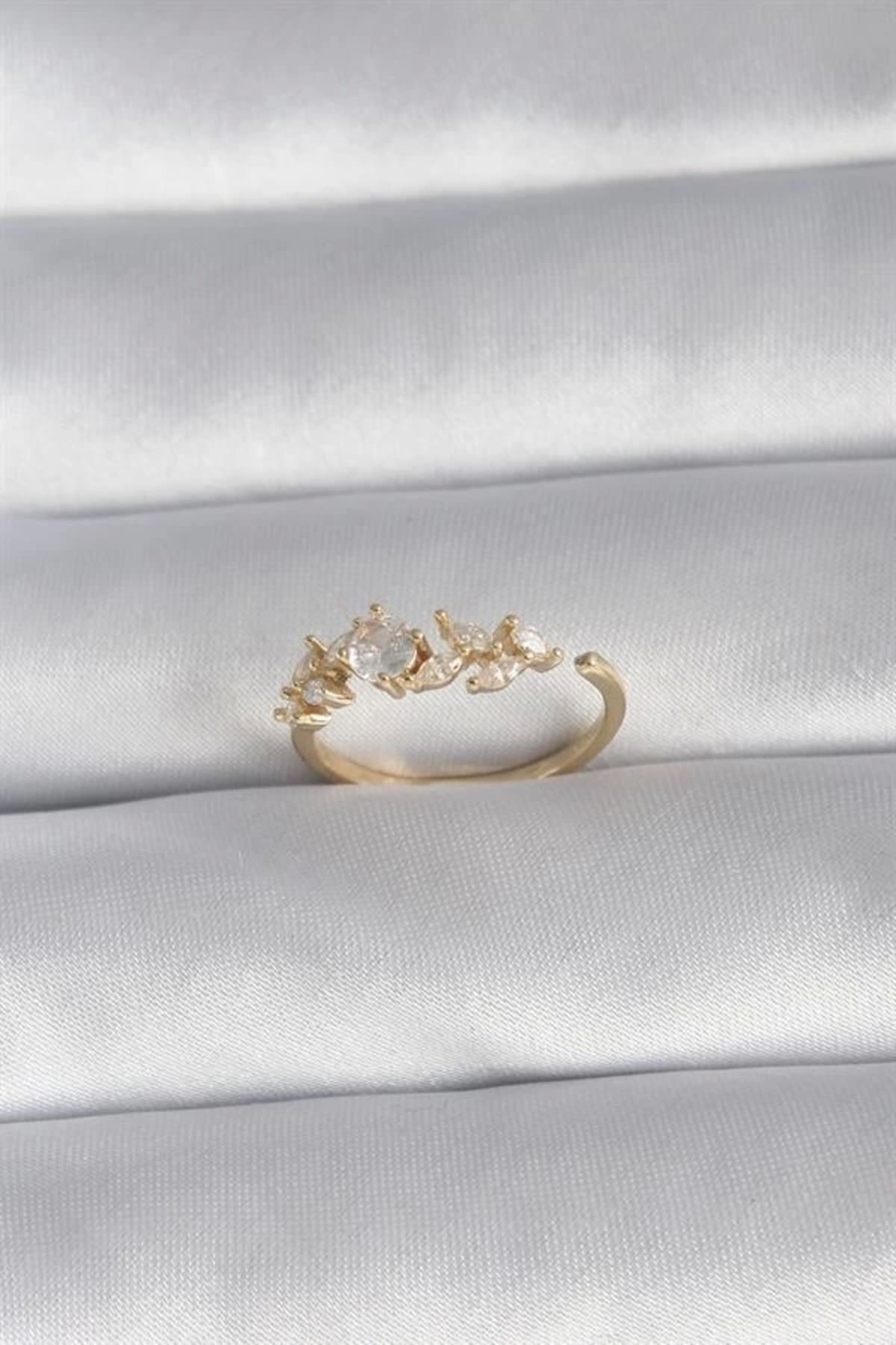 Lale Moda Pirinç Gold Renk Zirkon Taşlı Çiçek Model Kadın Yüzük