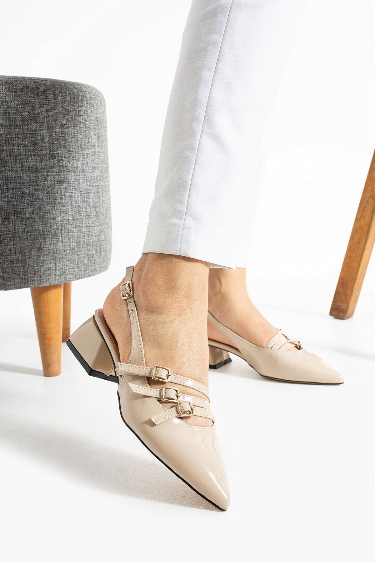 AlbiShoes Kare Topuk 4 Cm Rugan Toka Detaylı Arkası Açık Sivri Burun İş Ofis Günlük Kadın Ayakkabı