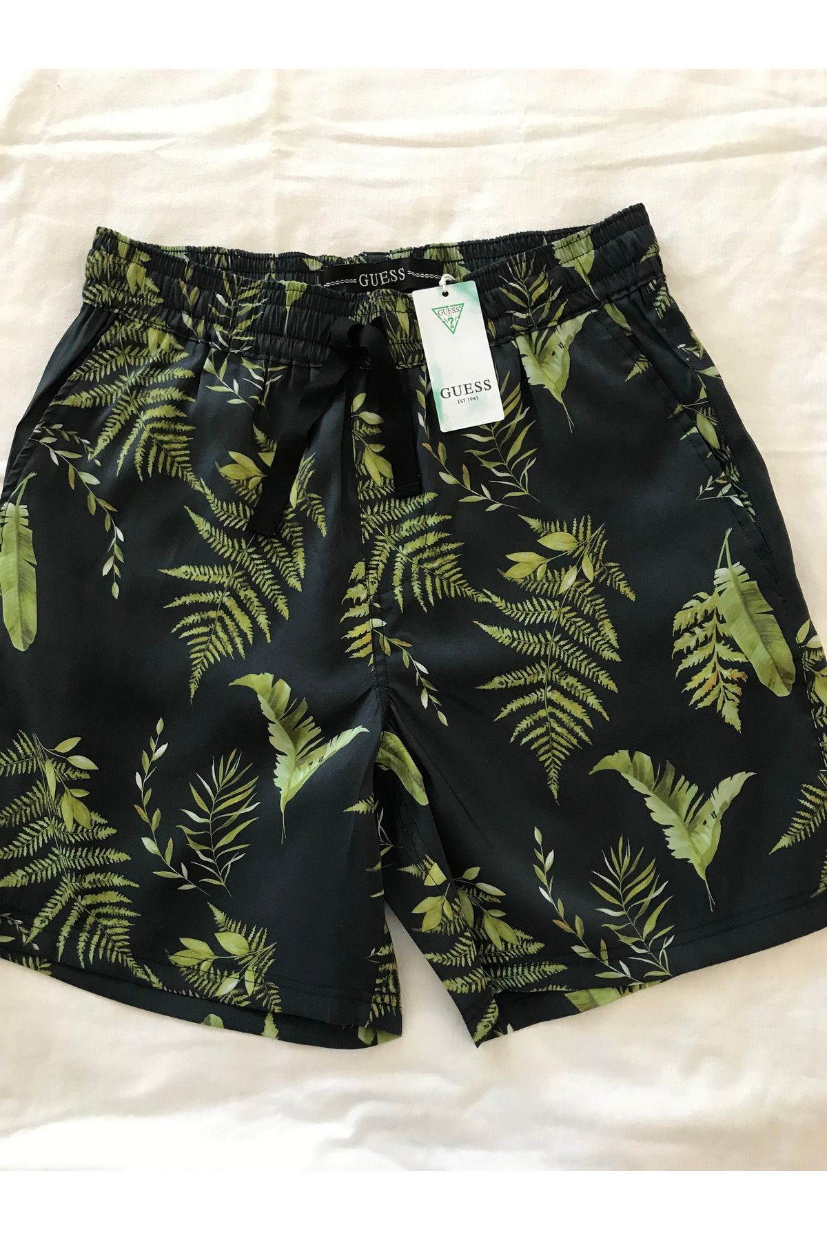 Guess PHEONIX PALM SANOWASH SHORTS ERKEK DENİZ ŞORTU M2YD21W9PN2
