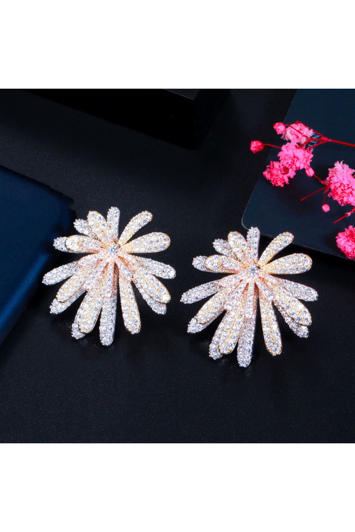 la nuit jewellery Solenya Çiçek Taş Küpe