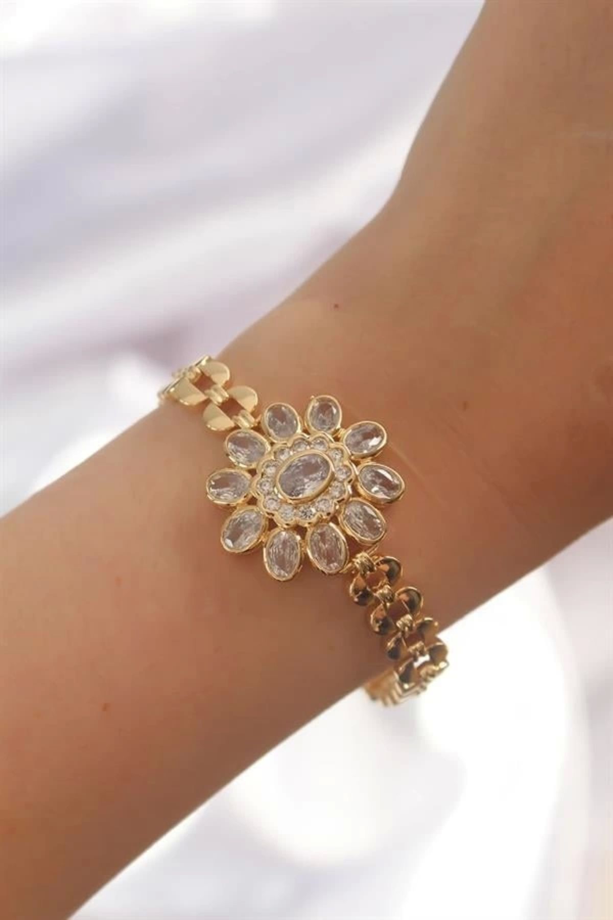 Lale Moda Pirinç Gold Renk İri Zirkon Taşlı Çiçek Figürlü Bileklik