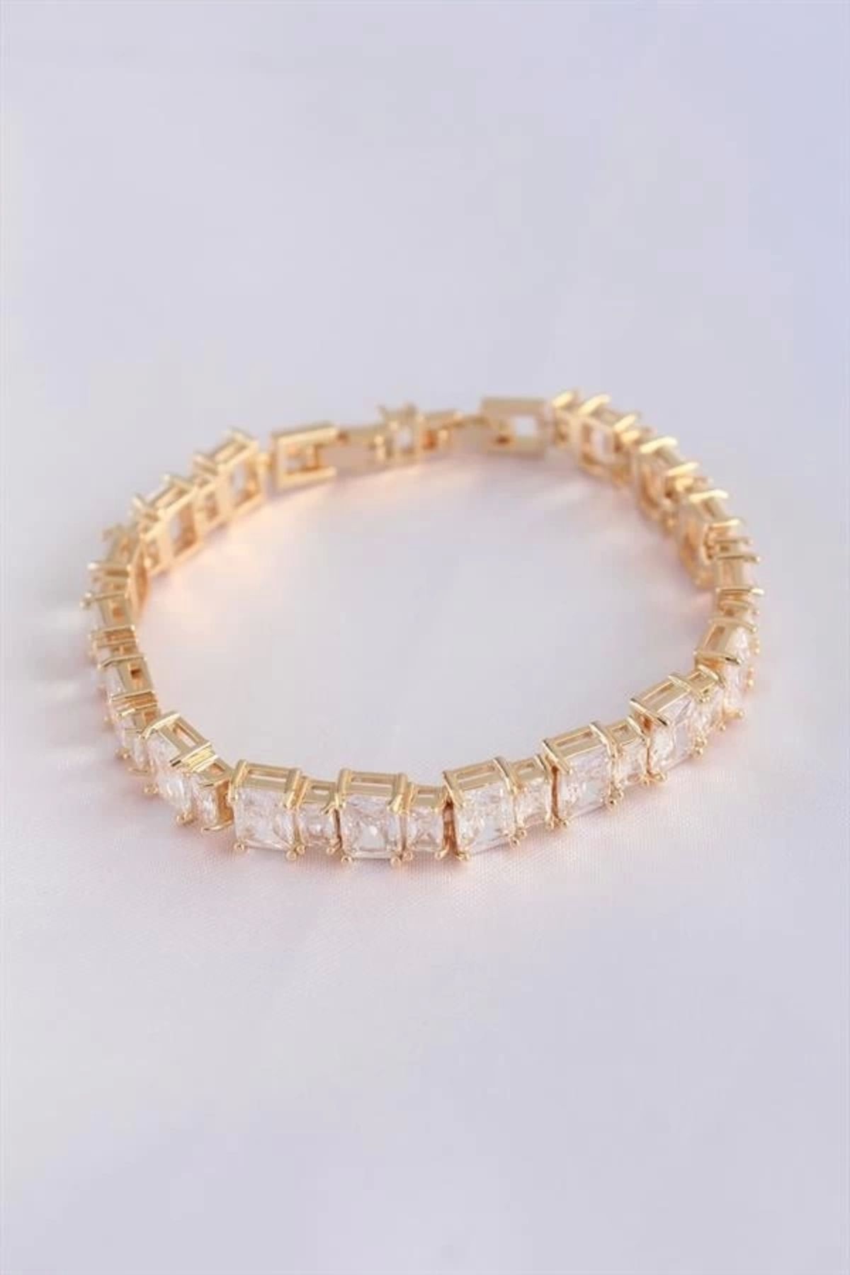 Lale Moda Vip Seri Pirinç Zirkon Taşlı Gold Renk Baget Su Yolu Model Bileklik